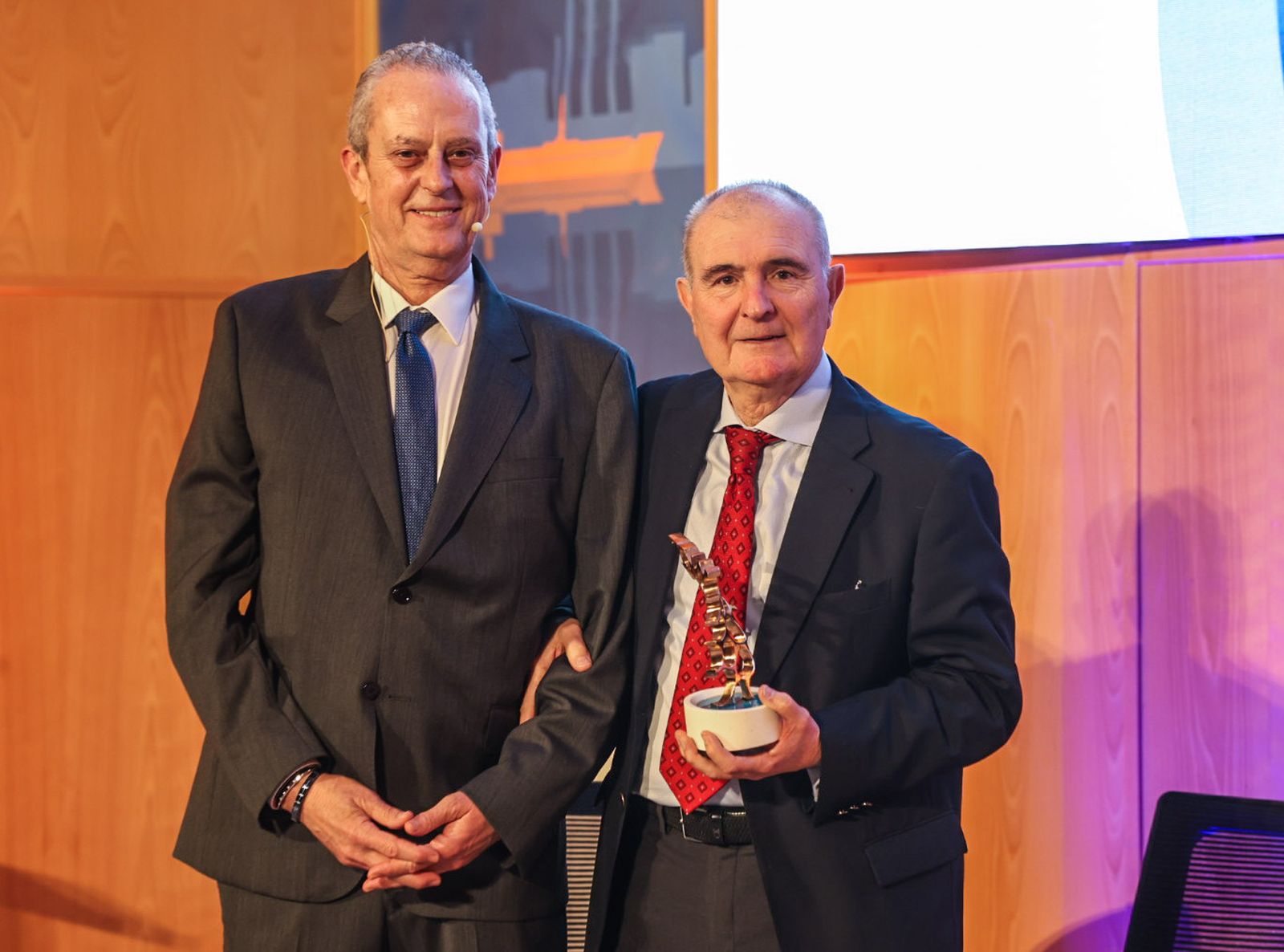 Fotografías del Día de la Industria en Andalucía 2026 y entrega el Premio Aiqbe a la Trayectoria Industrial a Juan Manuel Díaz del Valle