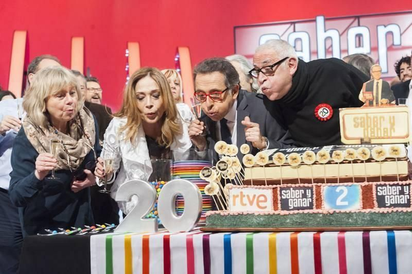 Juanjo Cardenal, derecha, con Pilar Vázquez y Jordi Hurtado en el 20º aniversario del programa