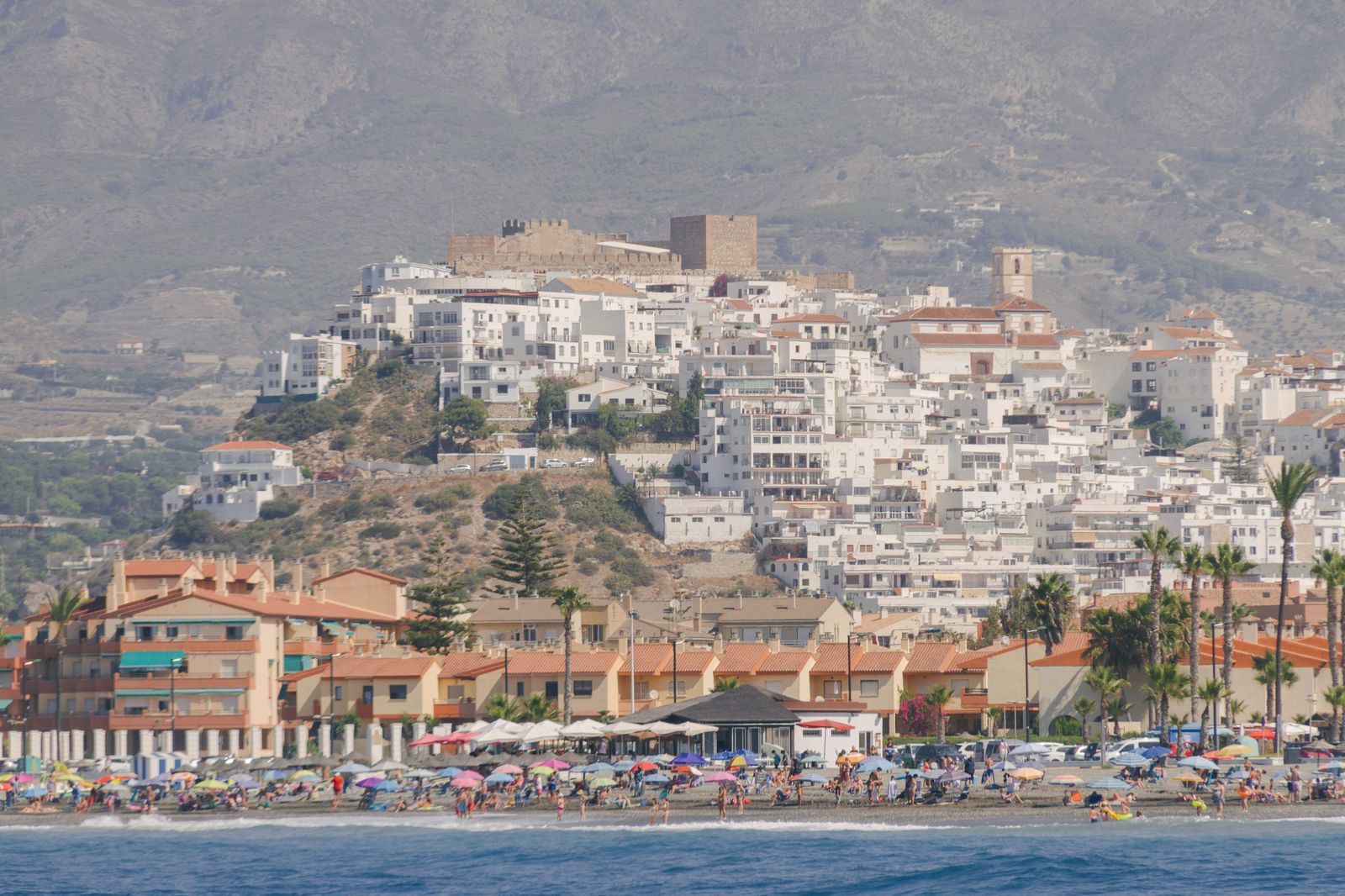 Costa de Granada: Detenidas dos personas tras una pelea en la puerta de una discoteca