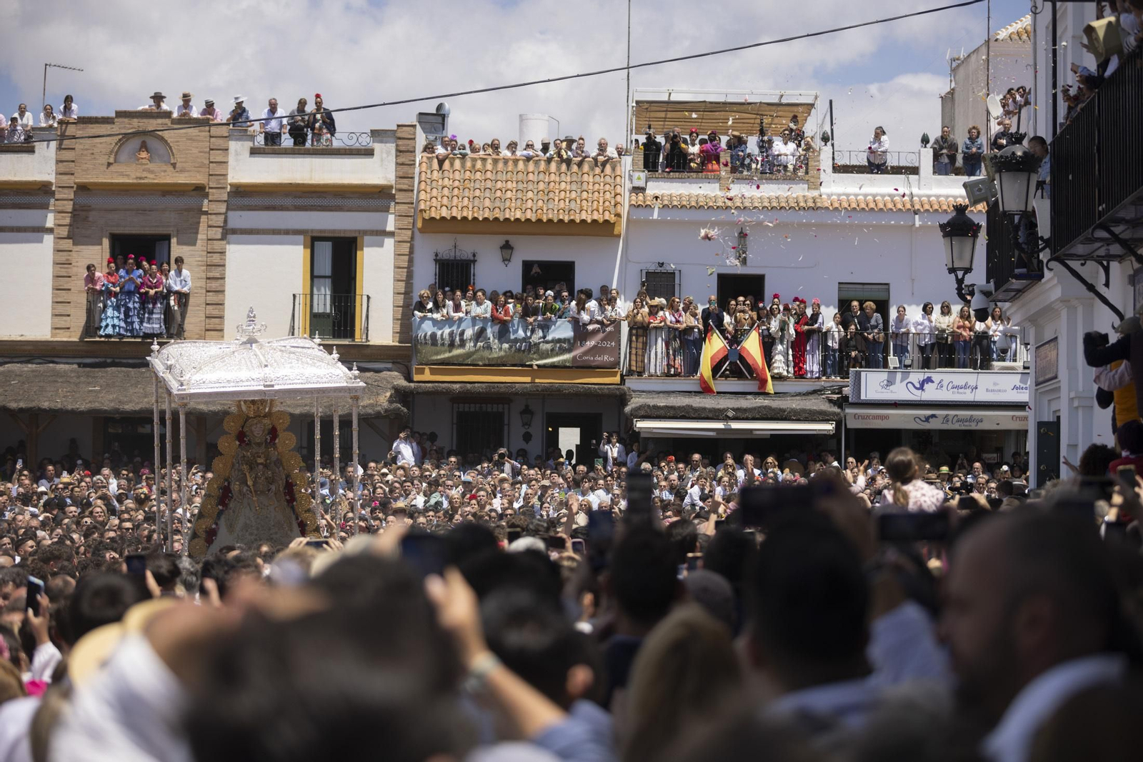 Las mejores imágenes de la procesión de la Virgen del Rocío en la aldea