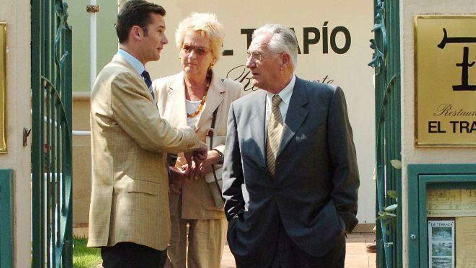 Con sus padres, Juan María Urdangarin Berriochoa y Claire Liebaert Courtain.