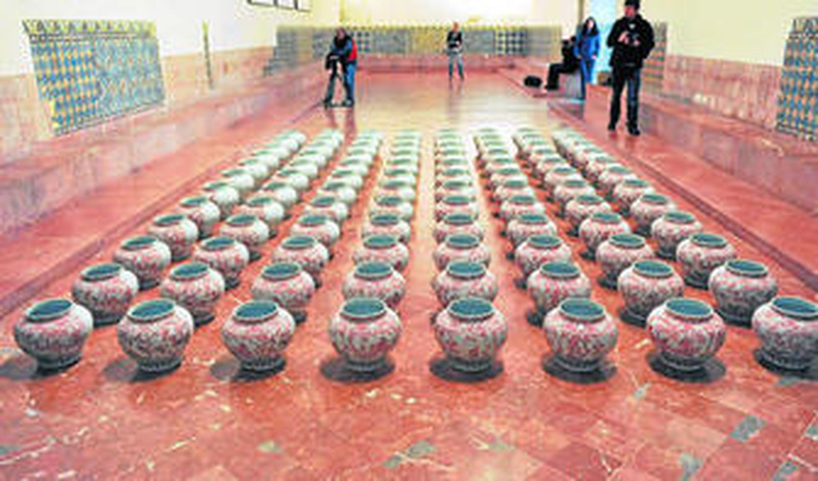 La sala de la instalación que se ha visto afectada tras el golpe accidental de una visitante, 'Ghost Gu Coming Down the Mountain'.