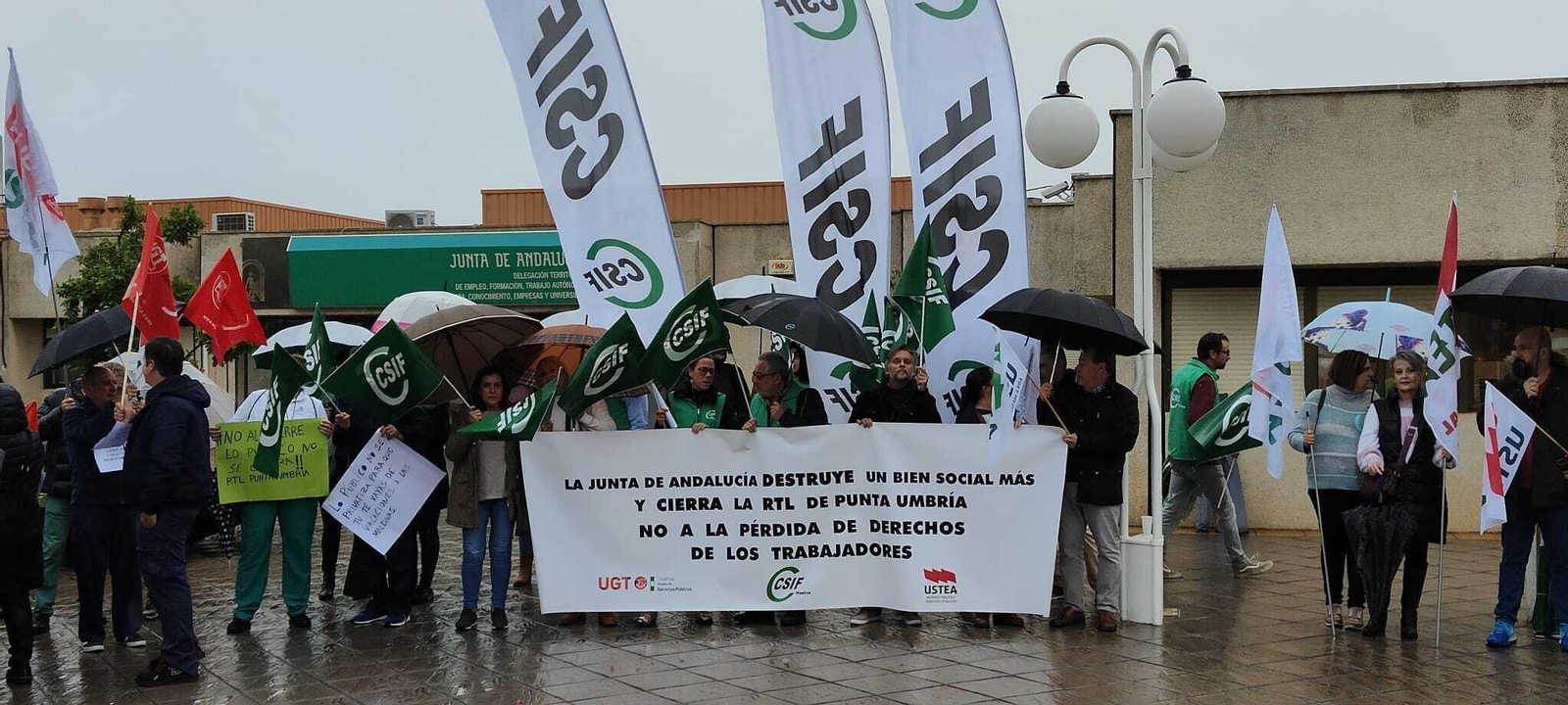 Protesta de los trabajadores de la residencia de tiempo libre de Punta Umbría.