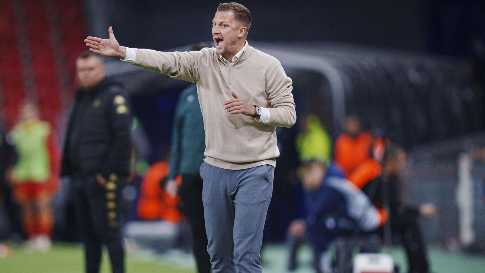El entrenador del Copenhague, Jacob Neestrup, durante el partido ante el Jagiellonia en el primer partido de la nueva fase de clasificación.