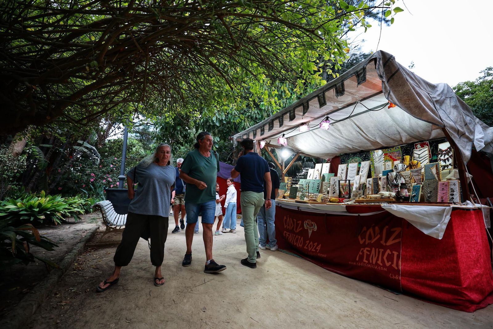 Imágenes del Mercado Fenicio del Parque Genovés de Cádiz