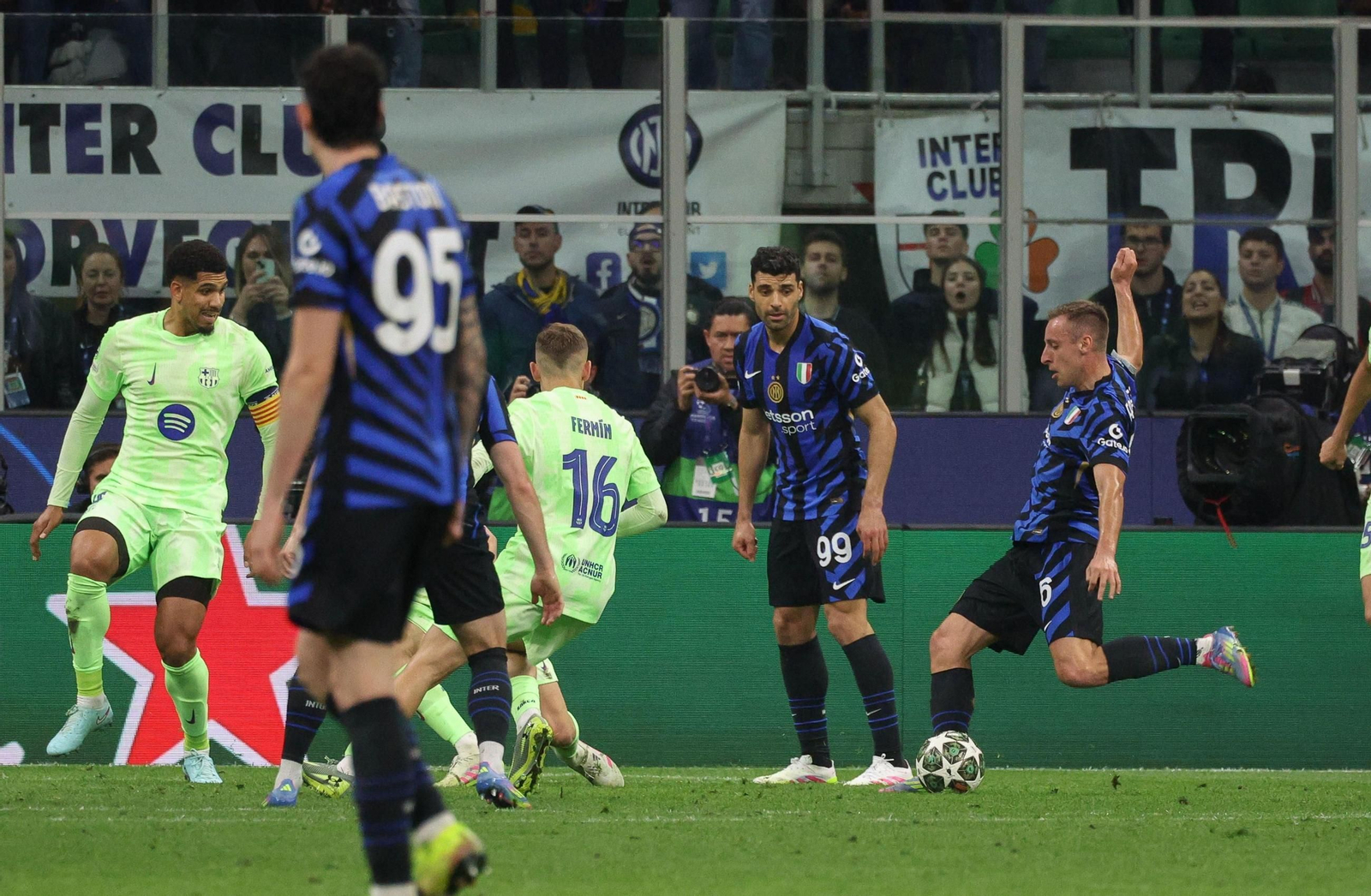 Frattesi, en el momento de hacer el gol del triunfo del Inter.
