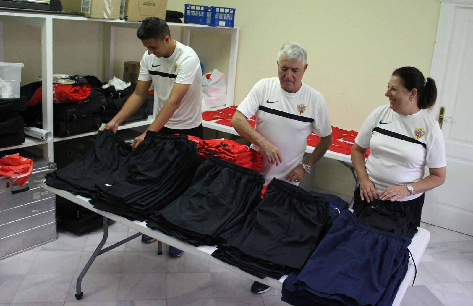 Juan Ventaja, Bernardo Hernández y María Alcalá son utilleros del club.