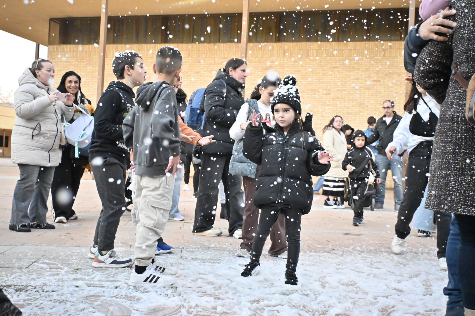 Las mejores fotografías de la nevada en el barrio de La Hispanidad