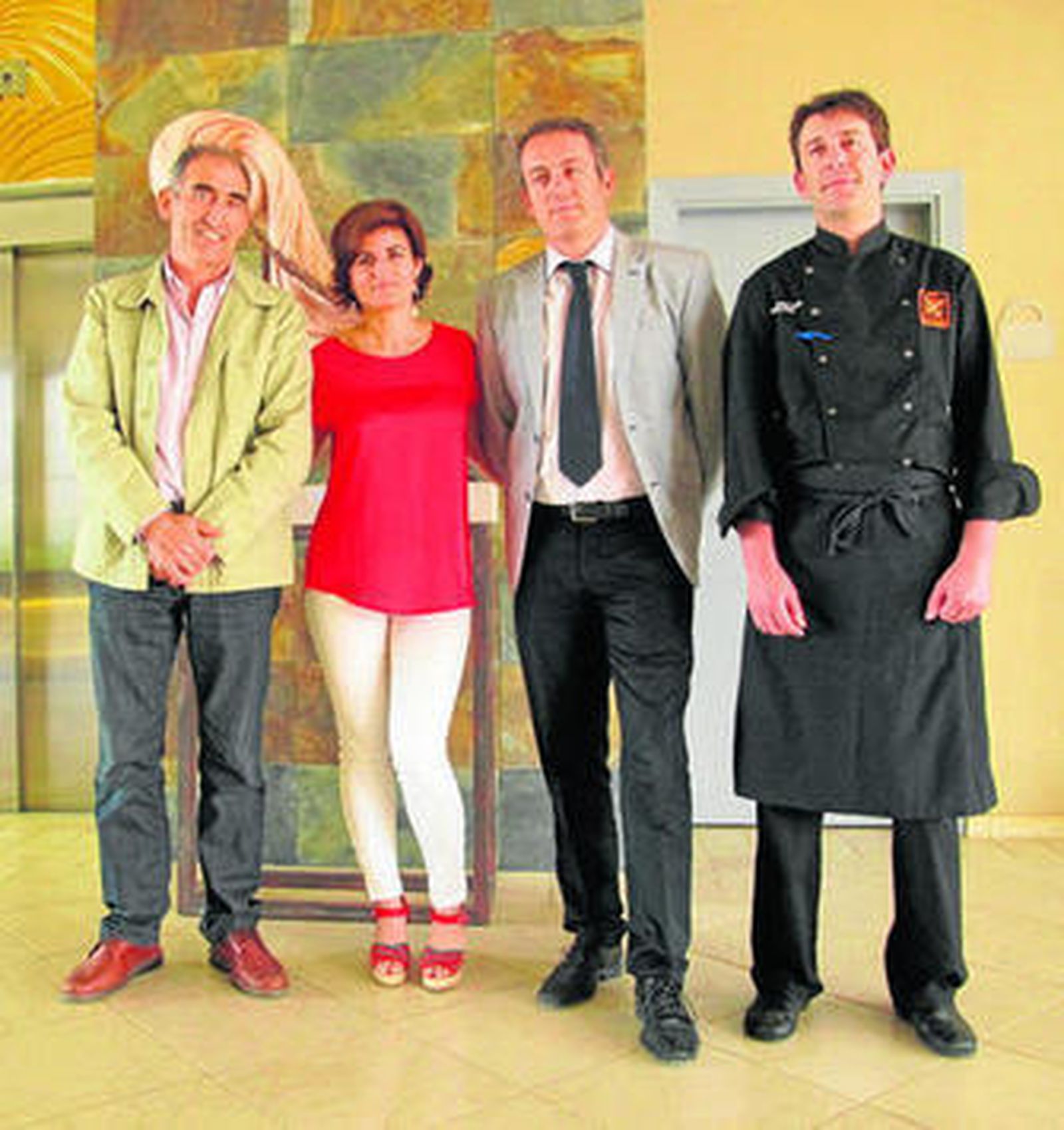 En los extremos los chefs Torrente y Contreras, en el centro Isabel Oller y Antonio Torralbo .