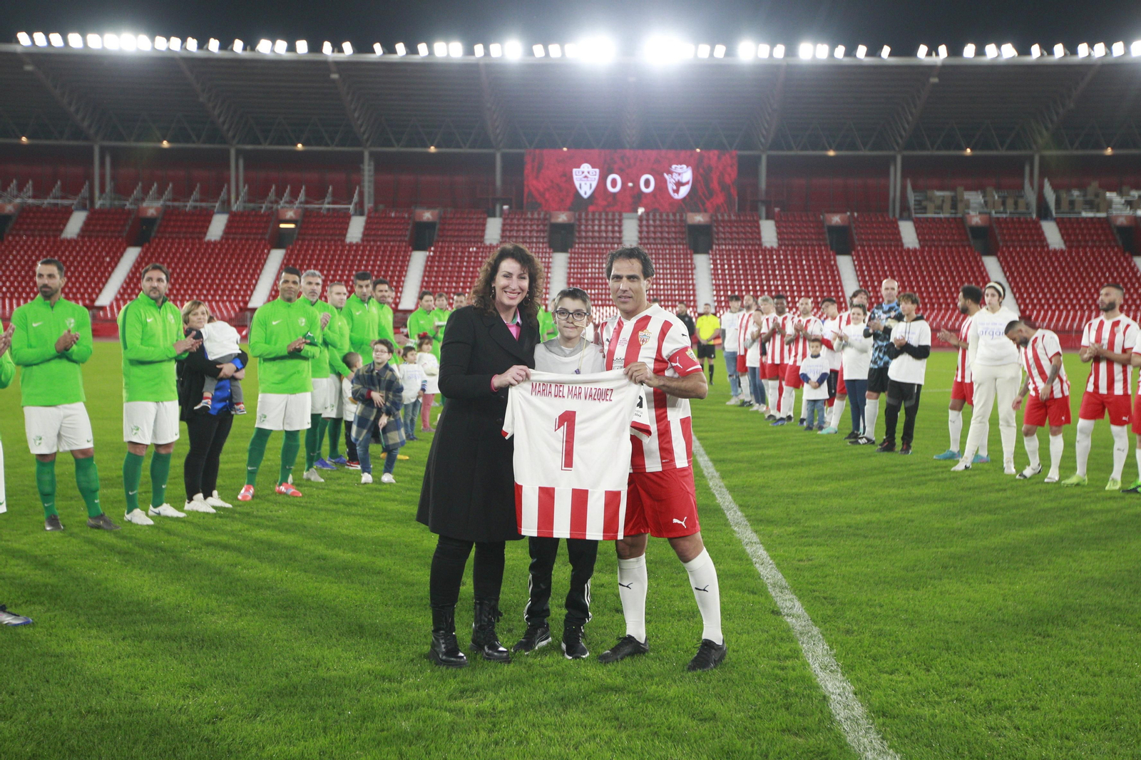 Imágenes del partido homenaje al 'eterno' capitán de la U.D. Almería, José Ortiz