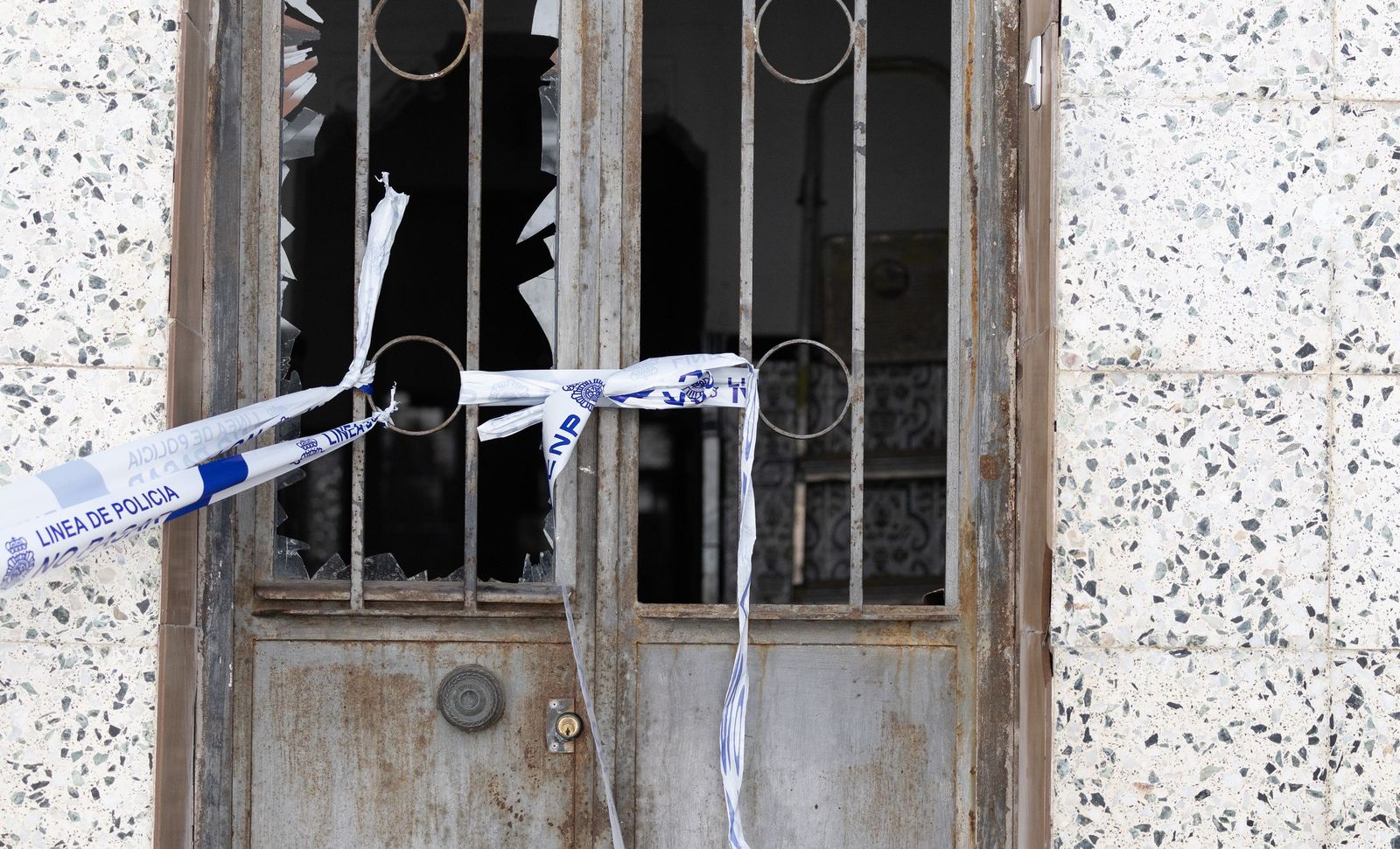 Las imágenes del despliegue policial por un hombre que se ha atrincherado en Camas