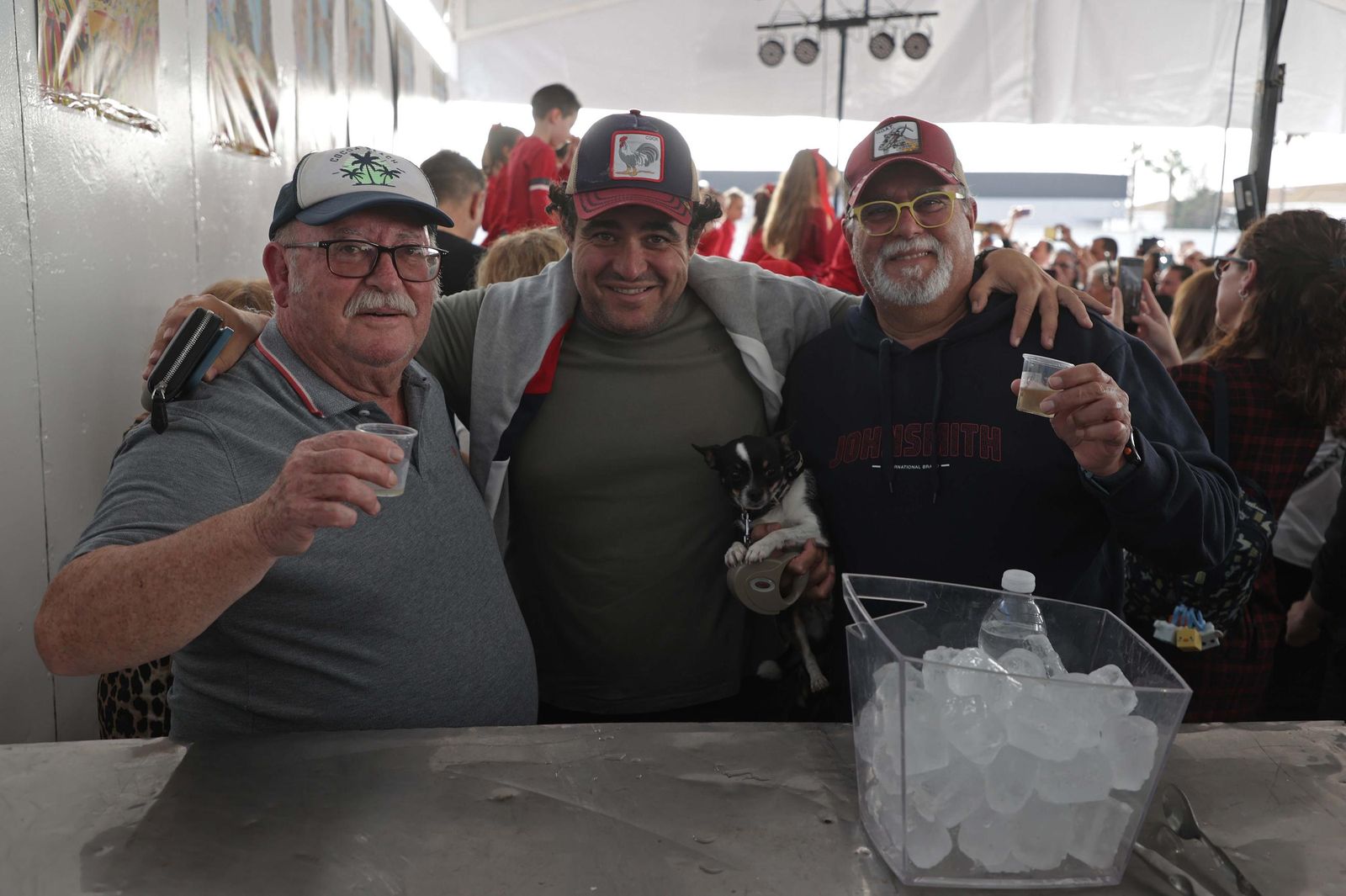 Búscate en las fotos de la Olla de San Isidro en Los Barrios .