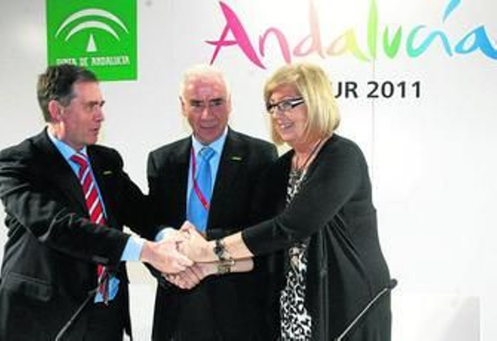 El rector de la Universidad de Sevilla, el consejero de Turismo y la rectora de la Universidad de Málaga, ayer, en Madrid.