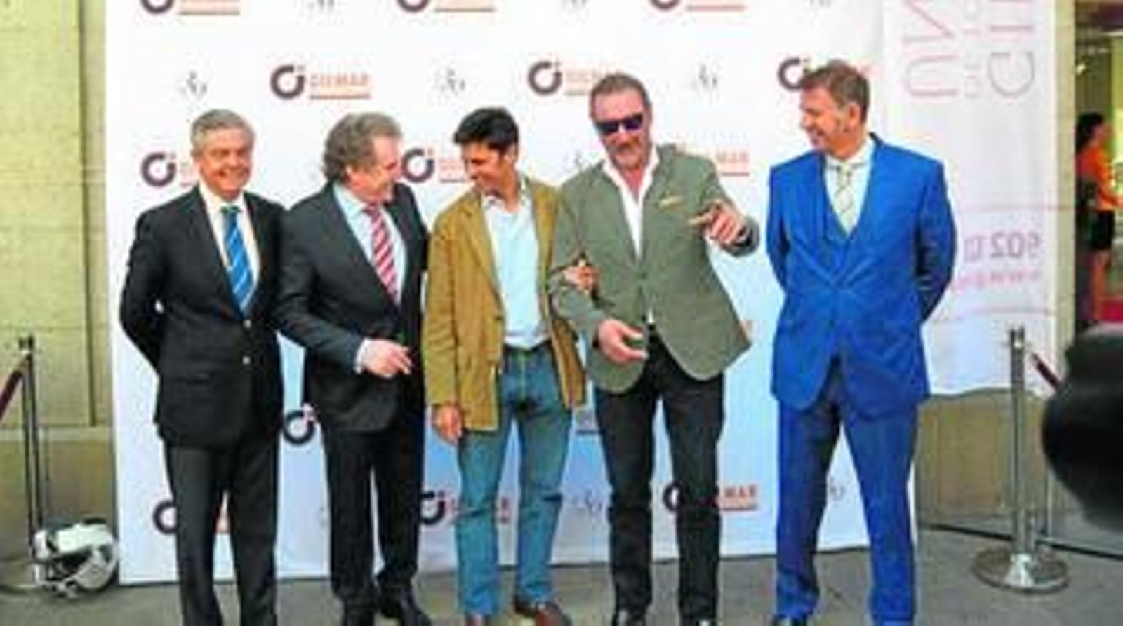 Juan Carlos Juárez, a la izquierda, en el acto de inauguración de la oficina.