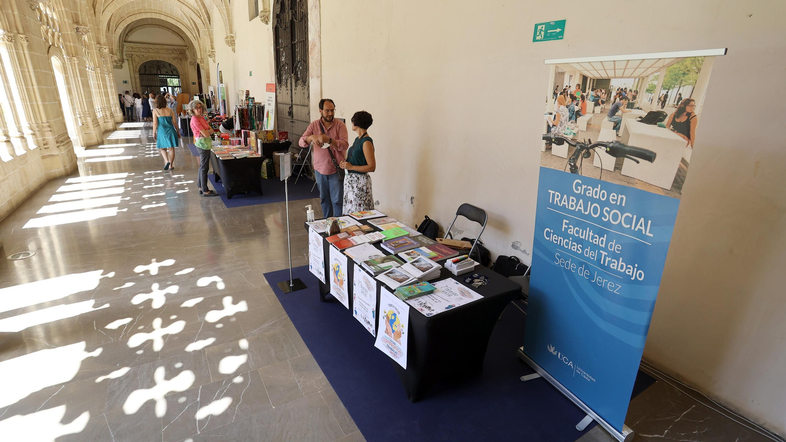 Imágenes de la Feria de la Diversidad en Los Claustros de Santo Domingo