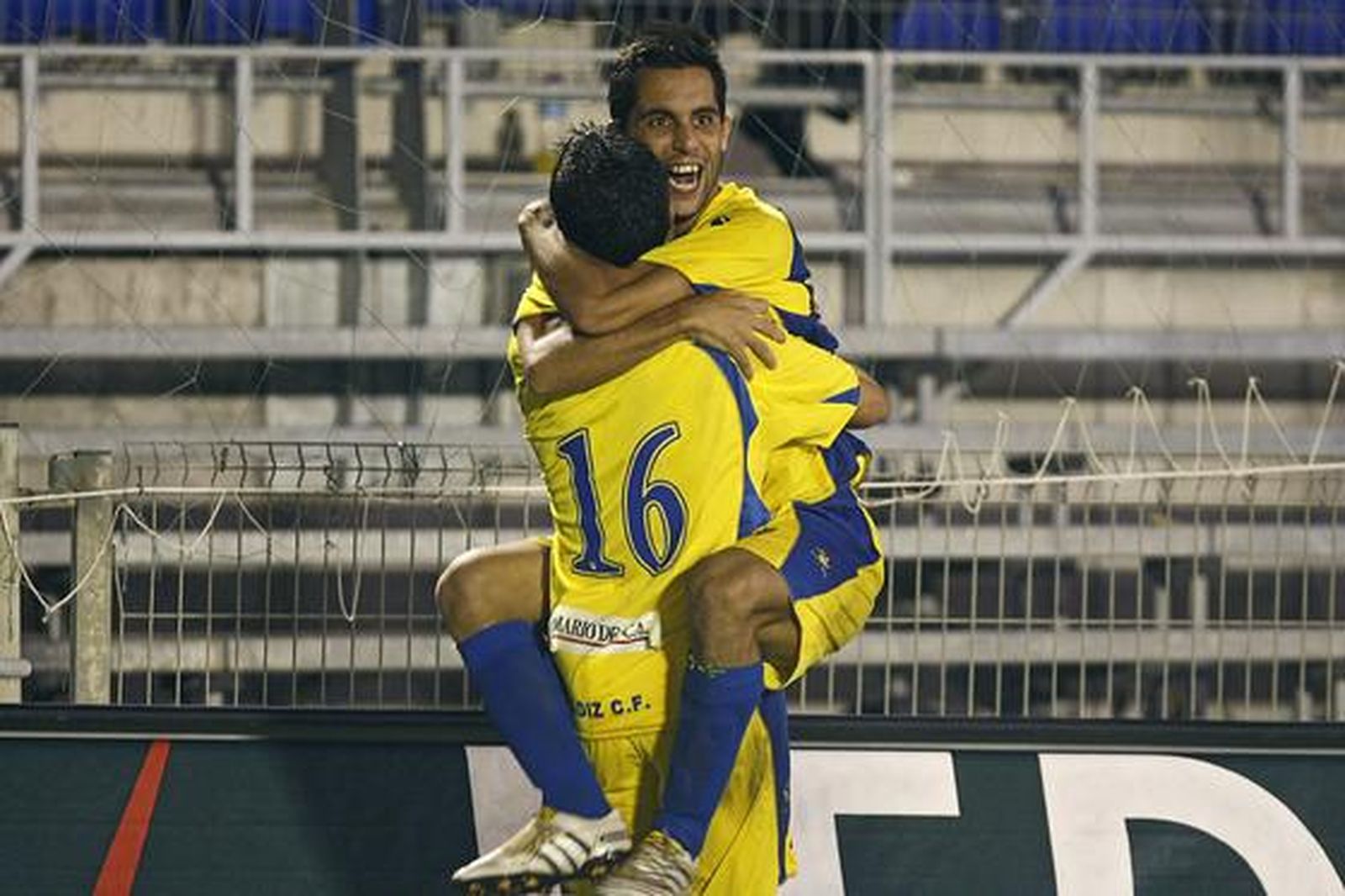 Velasco celebra su gol con Diego Reyes. 

Foto: Joaquin Pino