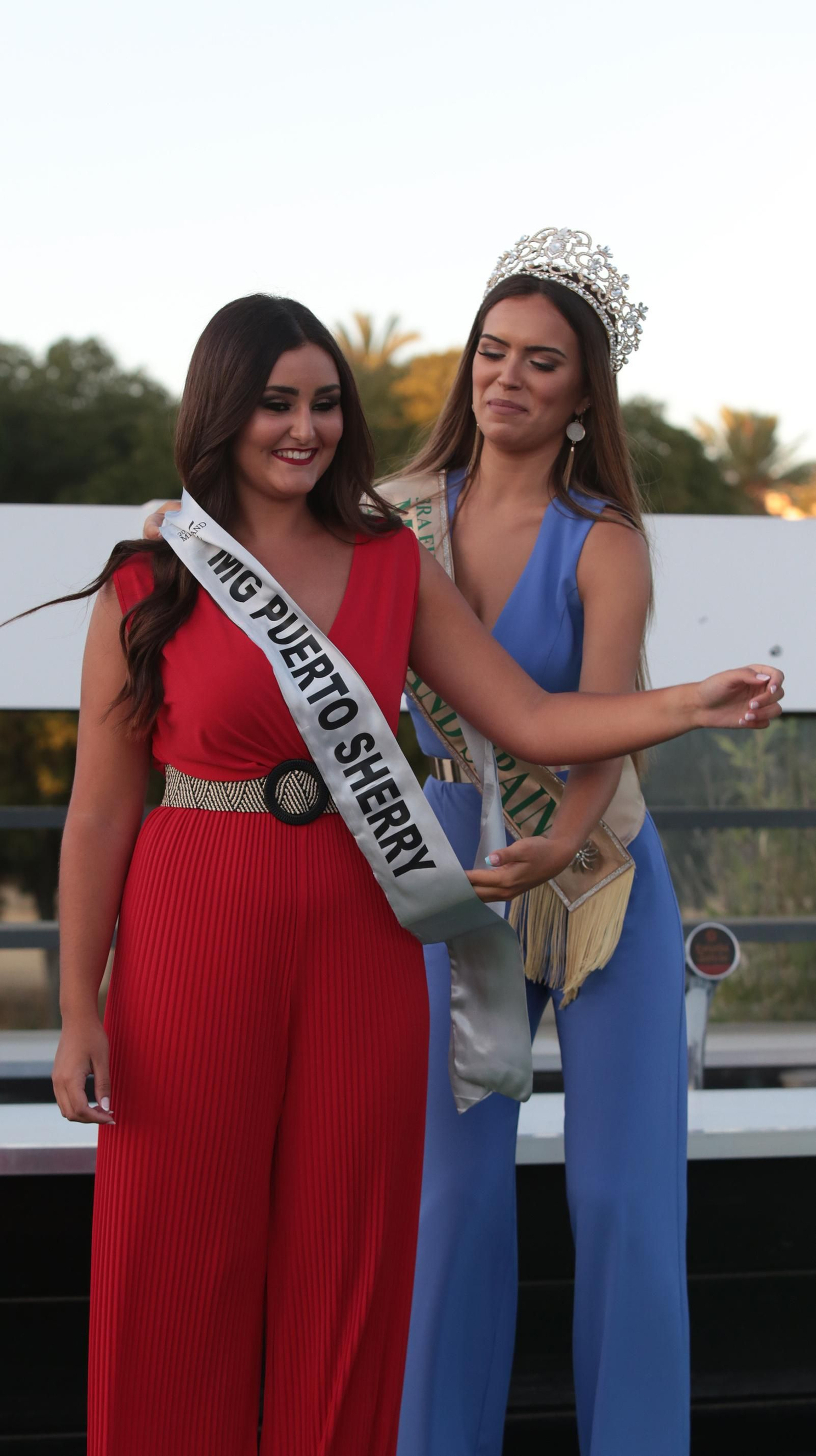 Miss Grand Puerto Sherry: Sofia Gandulla Las aspirantes a Miss Grand Cádiz 2021 reciben sus bandas en el Hontoria