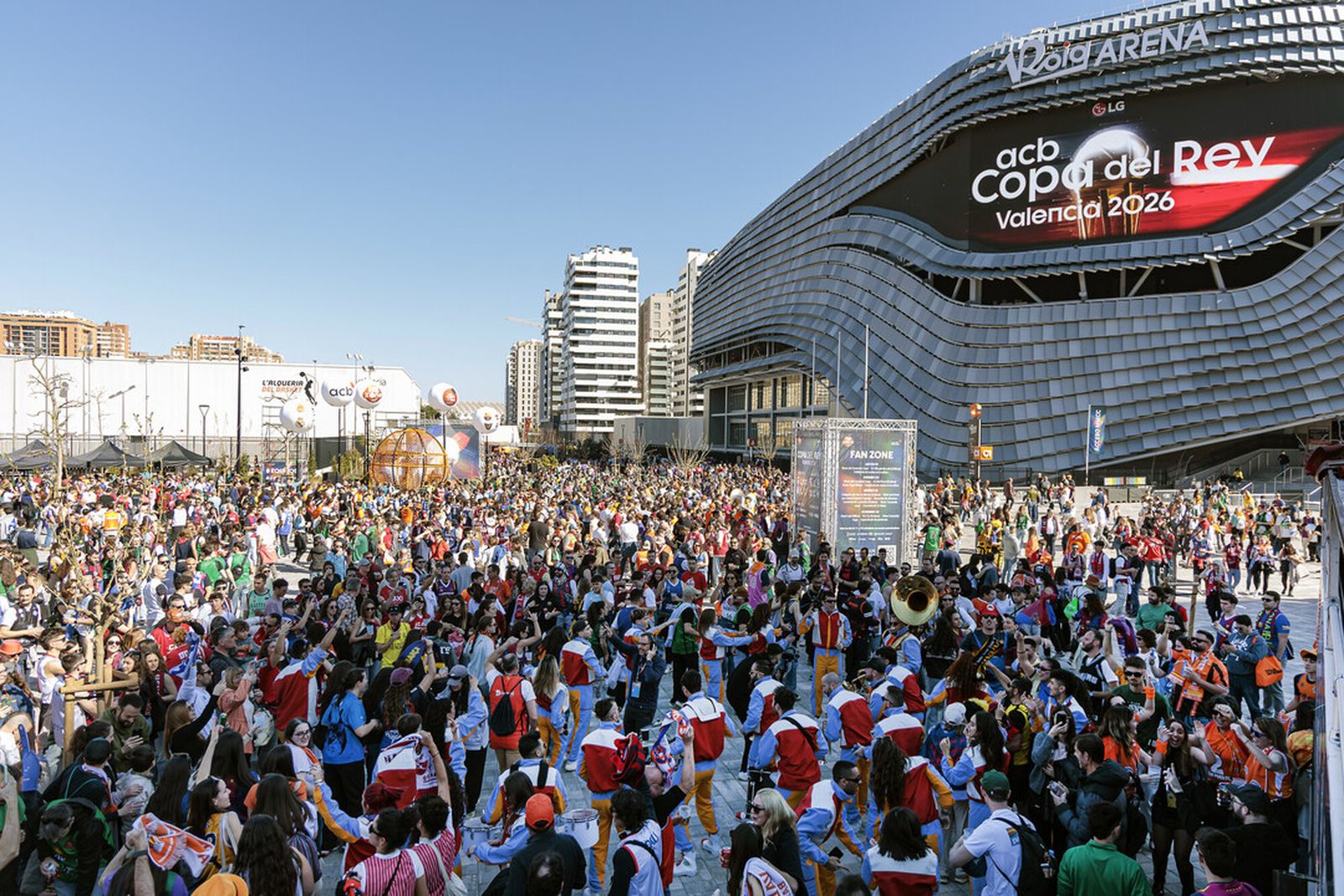 Las fotos del encuentro de aficiones de la Copa del Rey de Valencia