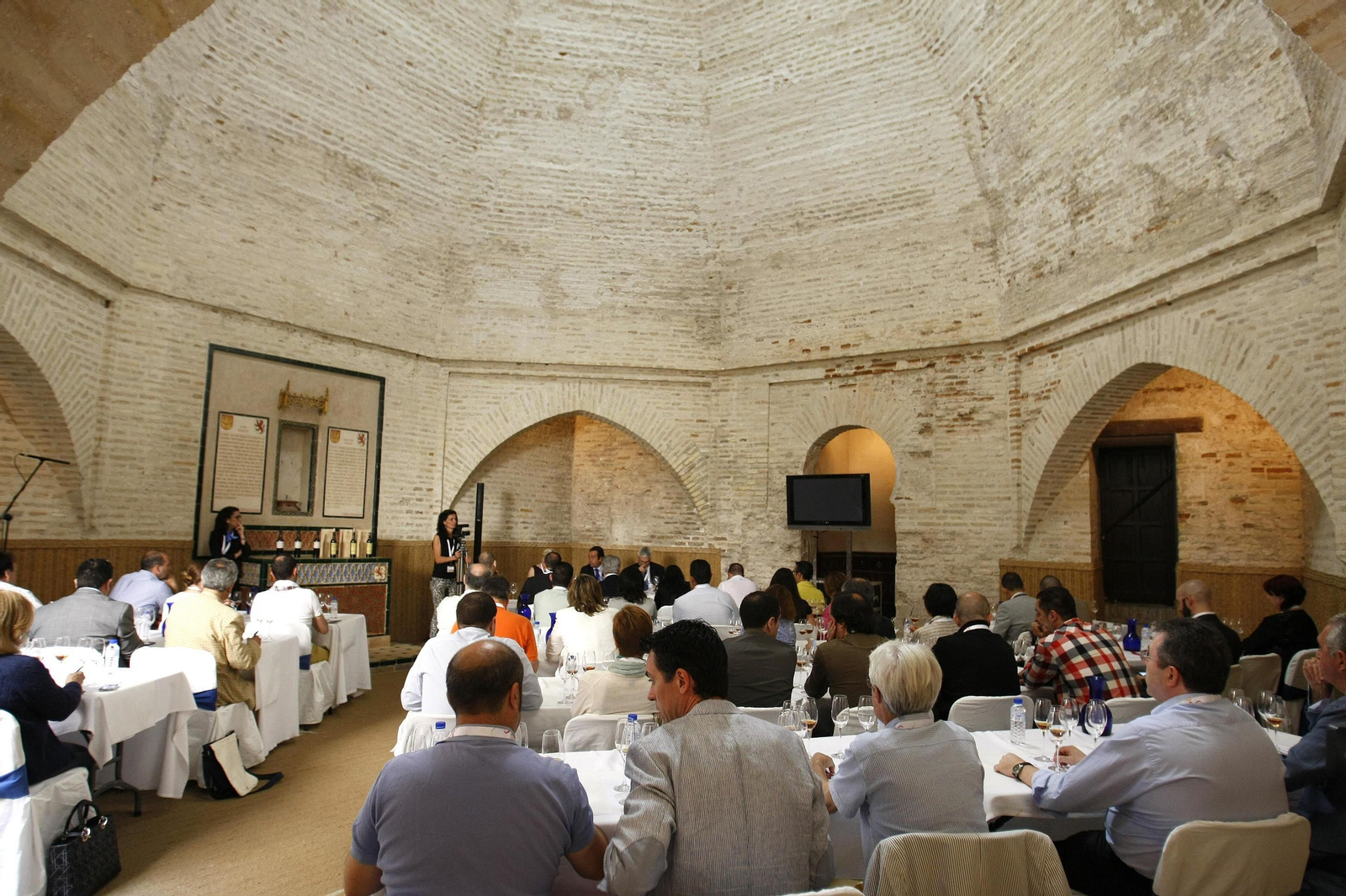 Imagen de una de las catas en la Mezquita del Alcázar en una edición anterior de Vinoble