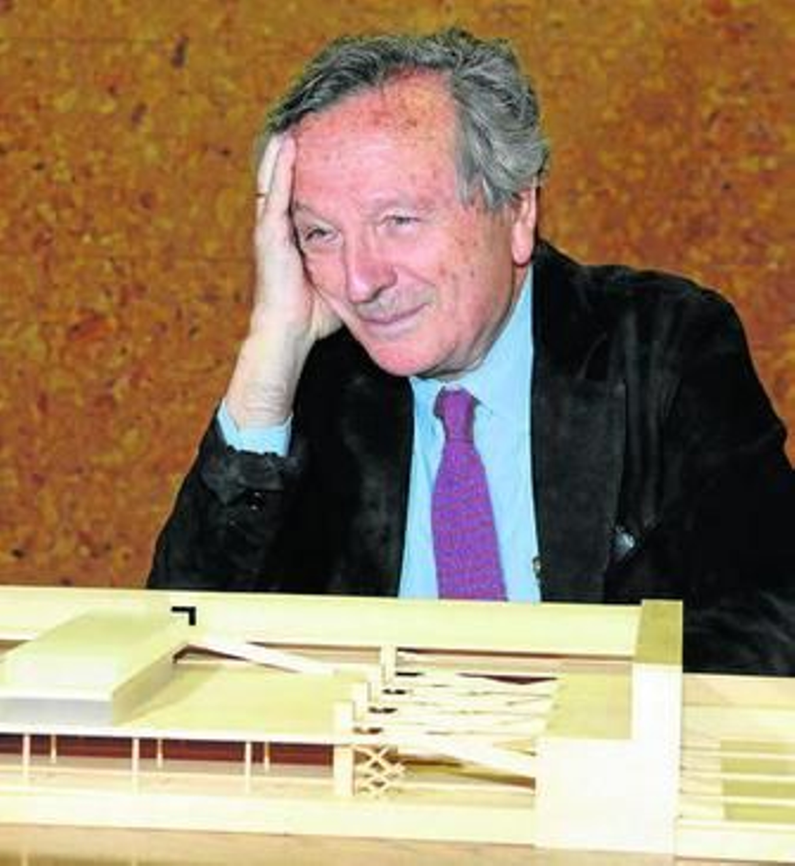 Rafael Moneo, con el proyecto de la estación del AVE de Granada.