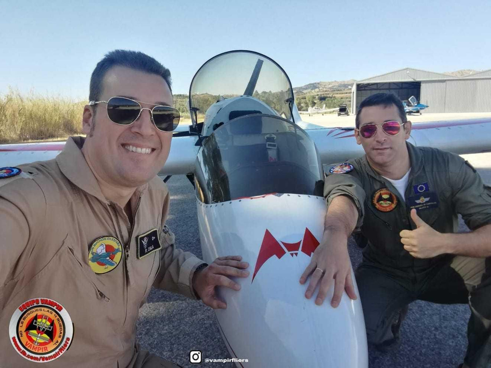 Exhibición aérea de pilotos de Jerez en Málaga