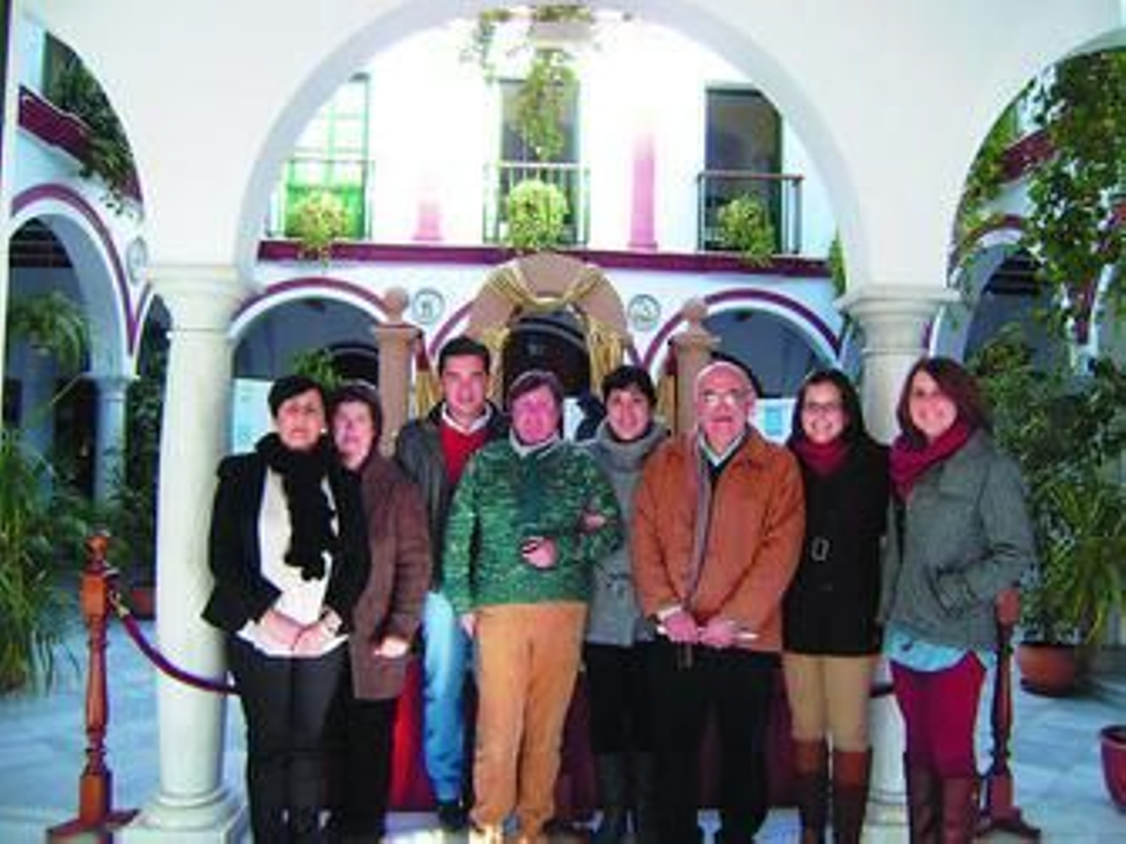 Los Reyes Magos de Trebujena con sus pajes y la concejala de Fiestas, ayer.