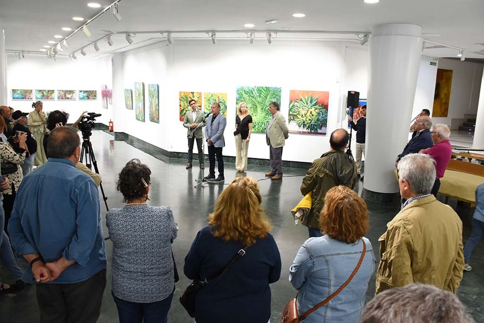 Inauguración exposición 'Naturaleza' del pintor ayamontino Juan Fernández.