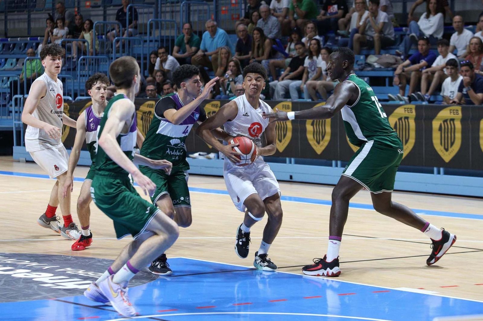 Imágenes del Campeonato de España Junior de baloncesto en Huelva