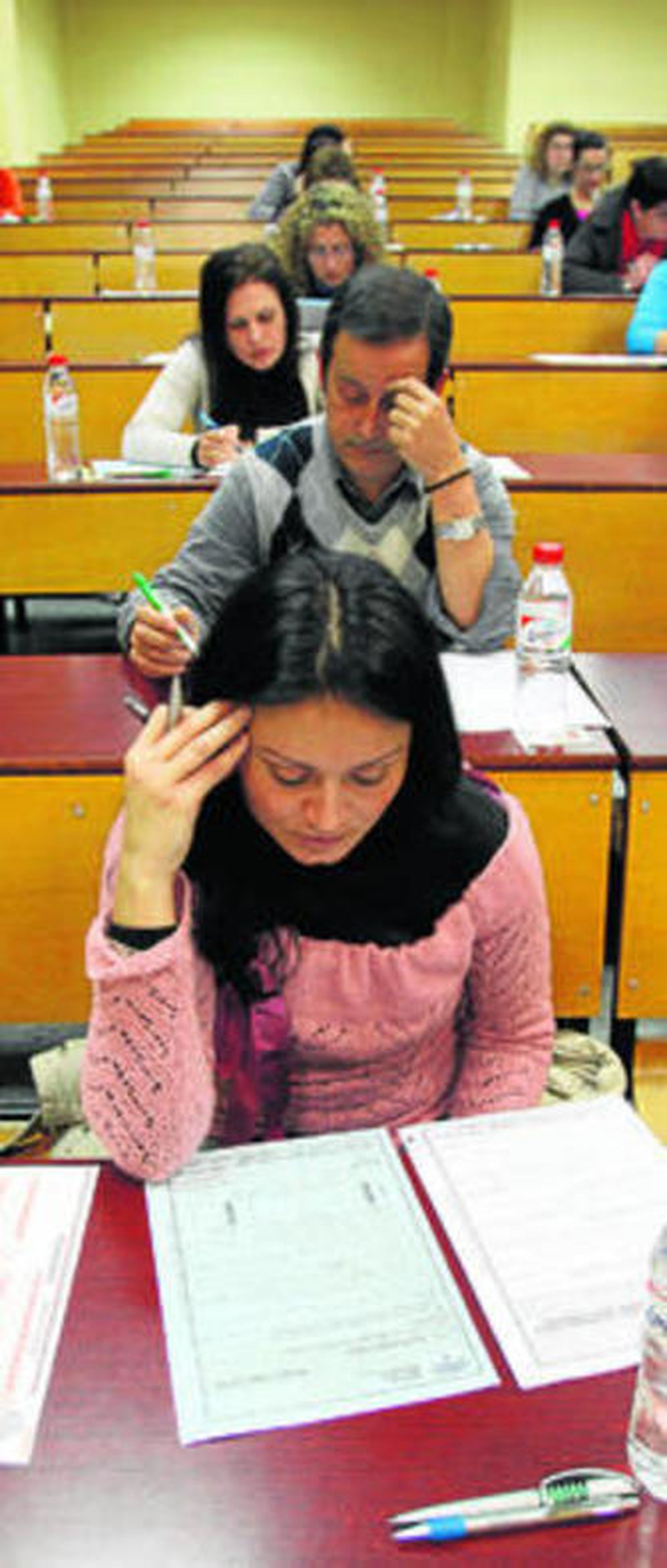 Aspirantes al SAS durante un examen de oposición.