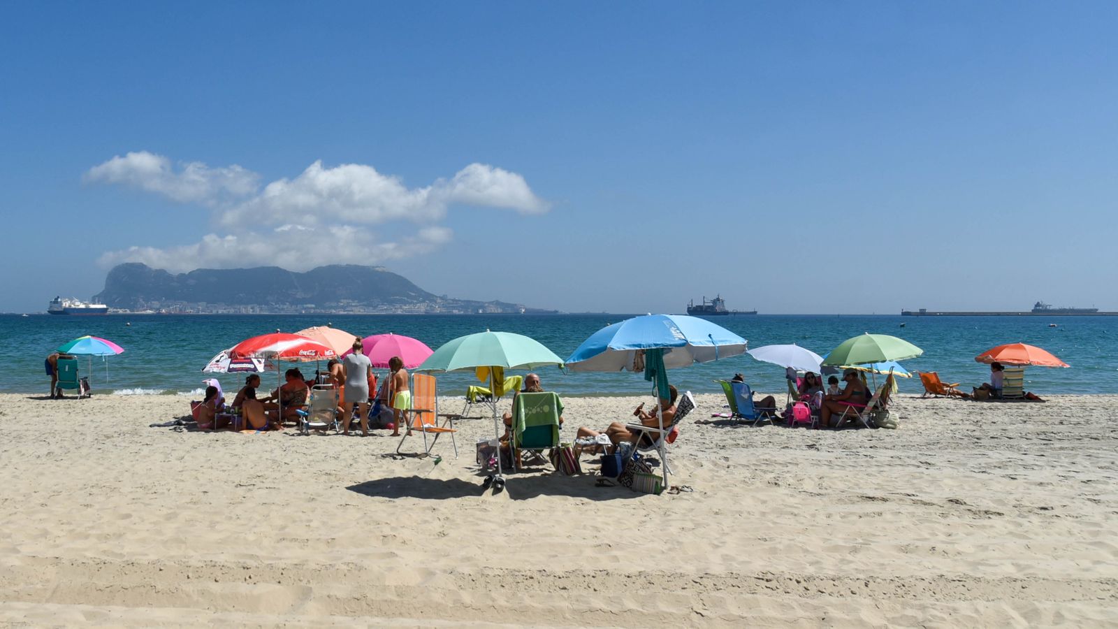 Las fotos del ultimo domingo de la temporada oficial de playas en Algeciras