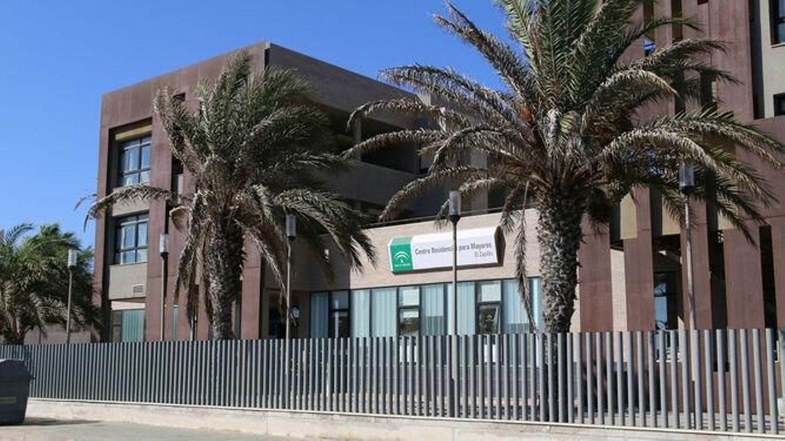 Residencia El Zapillo: 107 positivos y ya 5 muertes