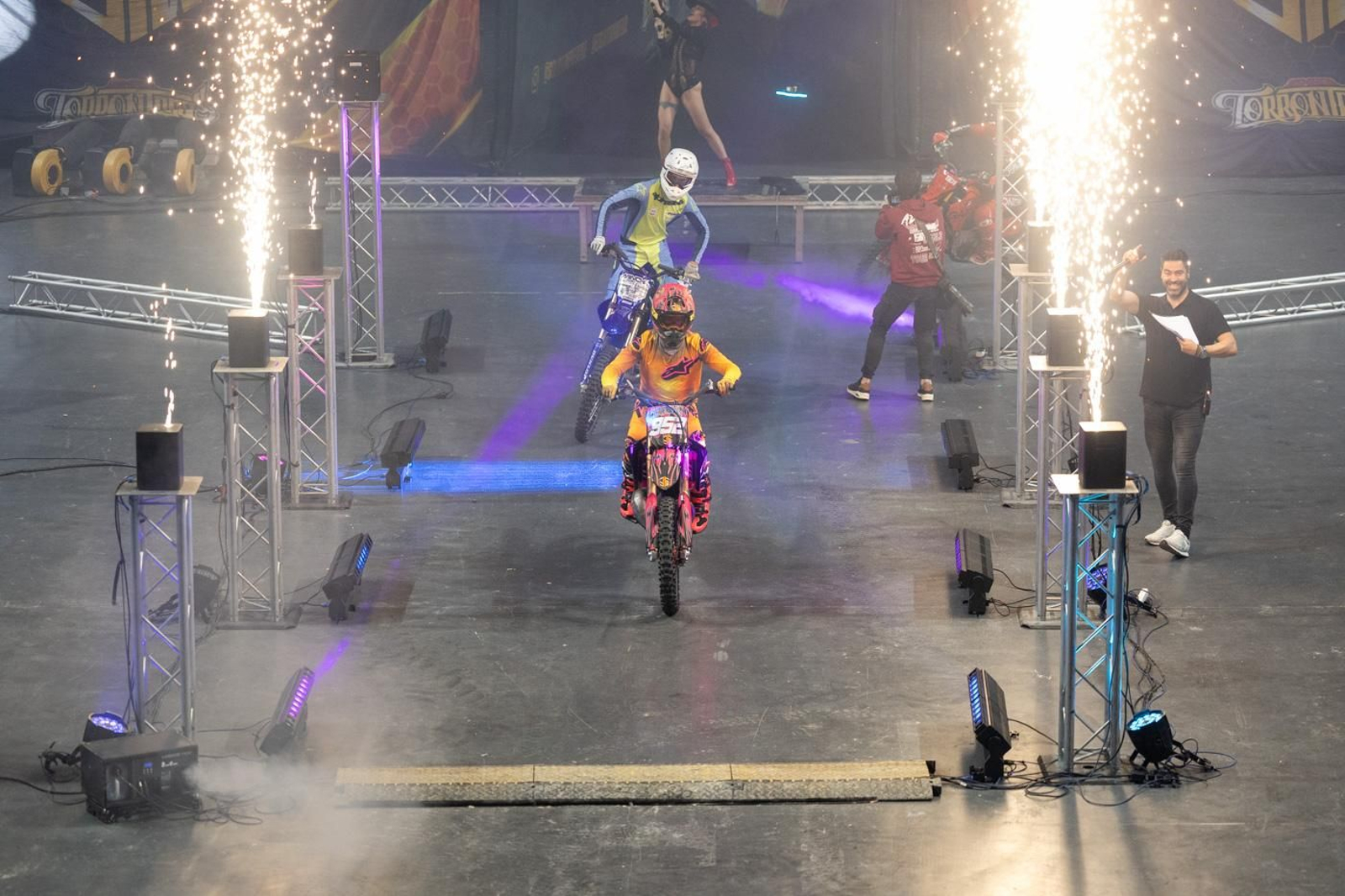 En imágenes: el Soloflow Freestyle enamora en Jaén con acrobacias y espectáculo en estado puro