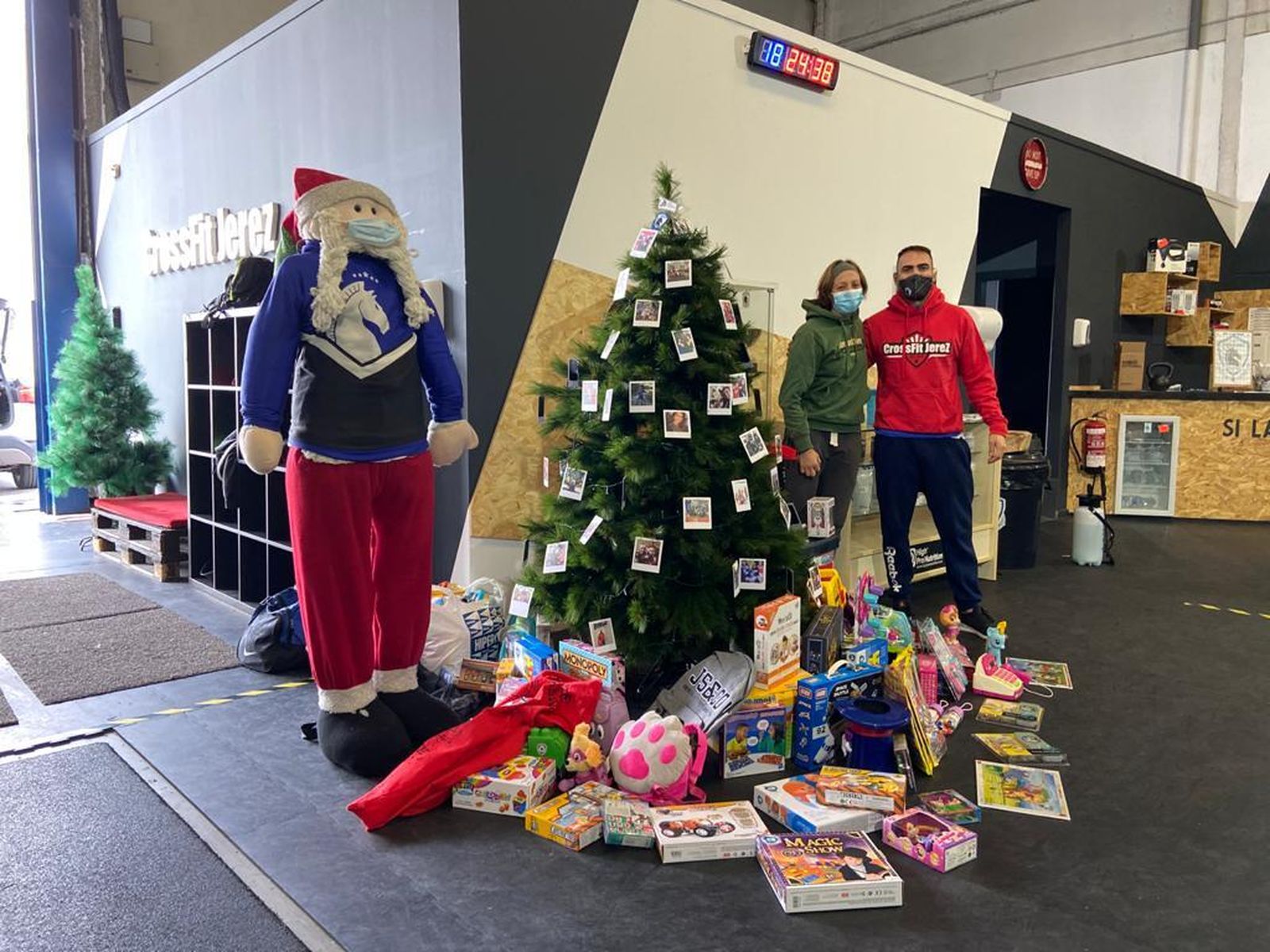 Juguetes recogidos en Crossfit Jerez para la iniciativa solidaria del colegio Luis Vives.
