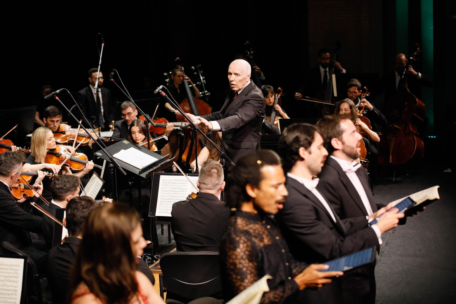 Imágenes de la novena Beethoven interpretado por la OCAL y Orfeón para Cajamar