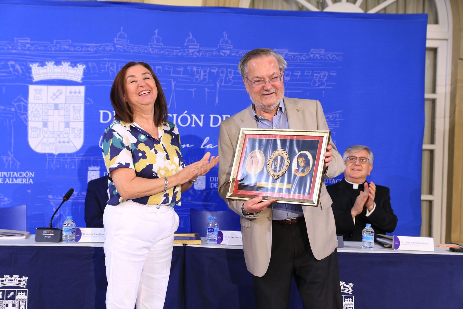 Presentación del libro del centenario del Santo Entierro
