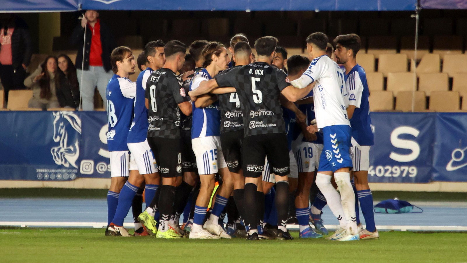 Imágenes del derbi entre Xerez CD y Xerez DFC en Chapín