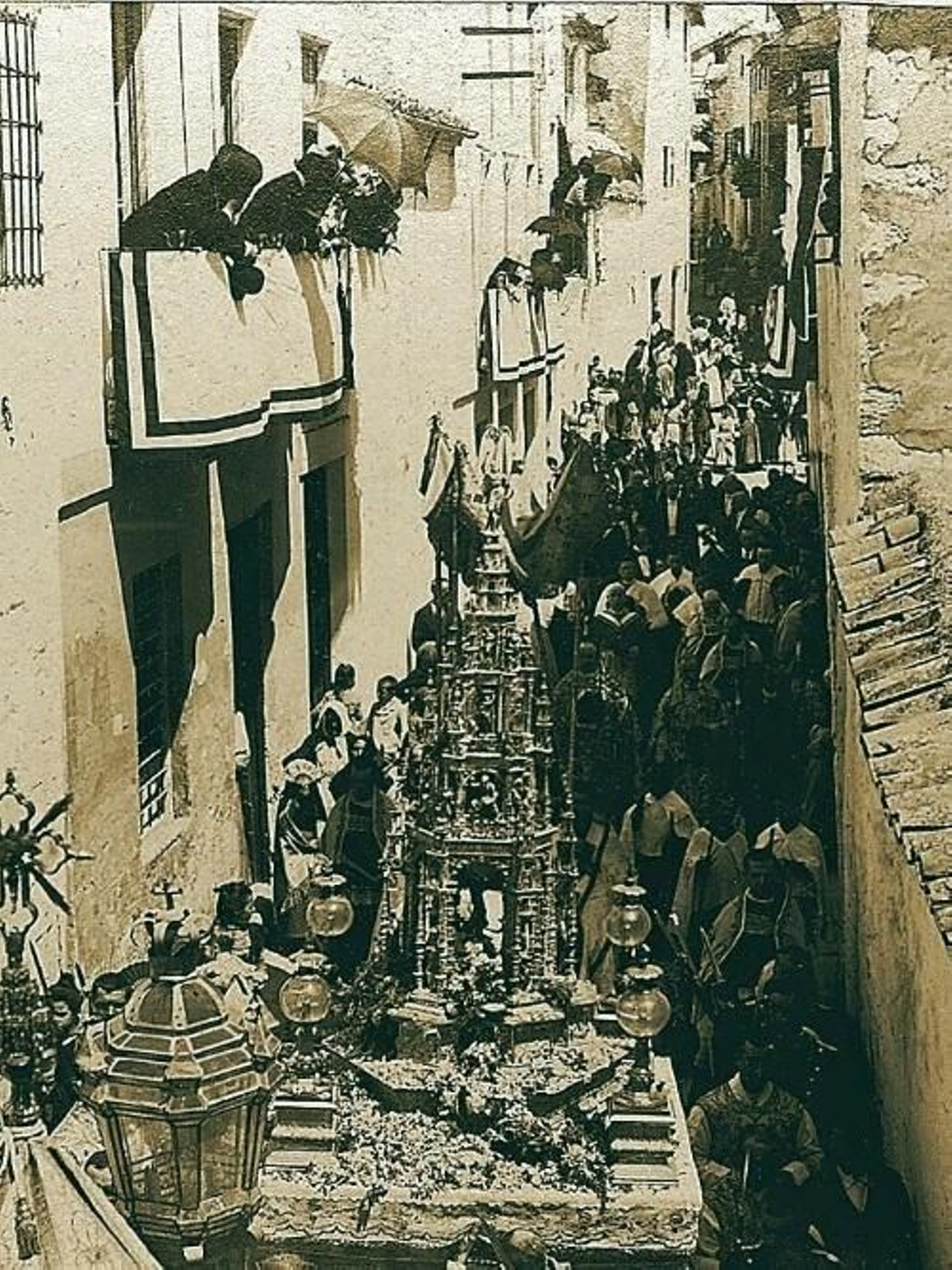 Procesión del Corpus por las calles de Jaén.