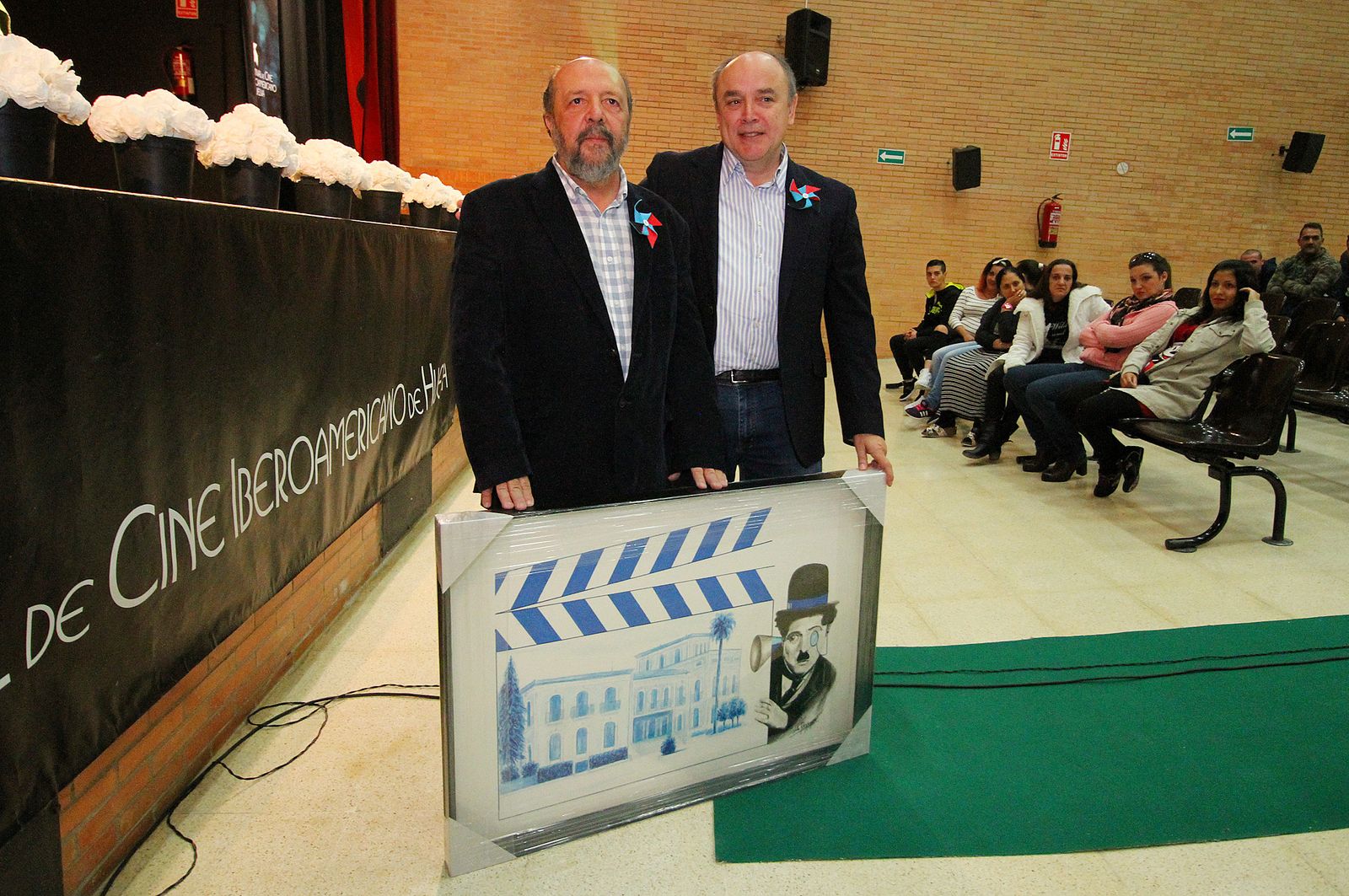 Imágenes de la entrega a Francisco Regueira del Premio Cine y Valores de Huelva Información