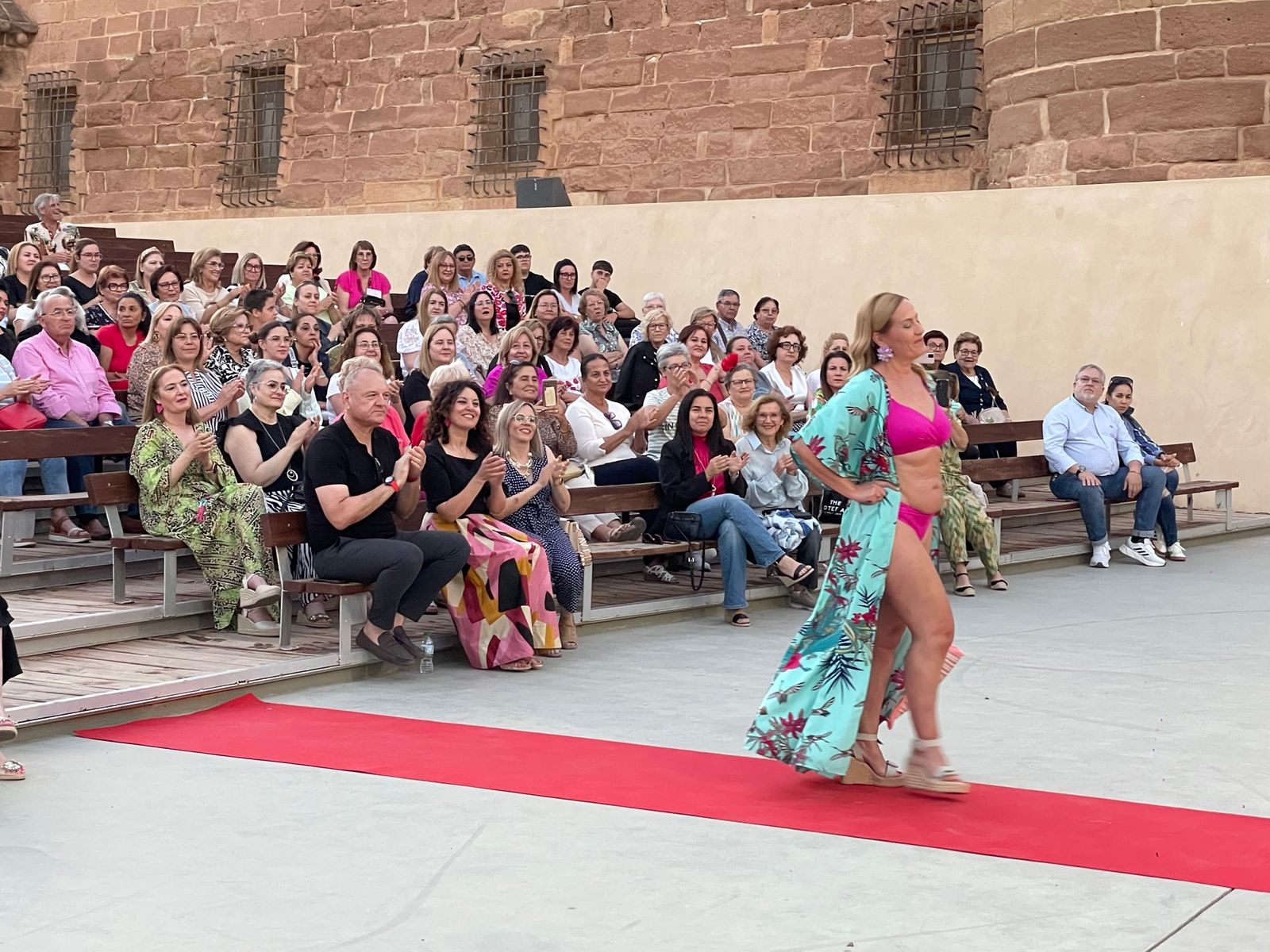 Momento del desfile en el Castillo del Marqués de Los Vélez