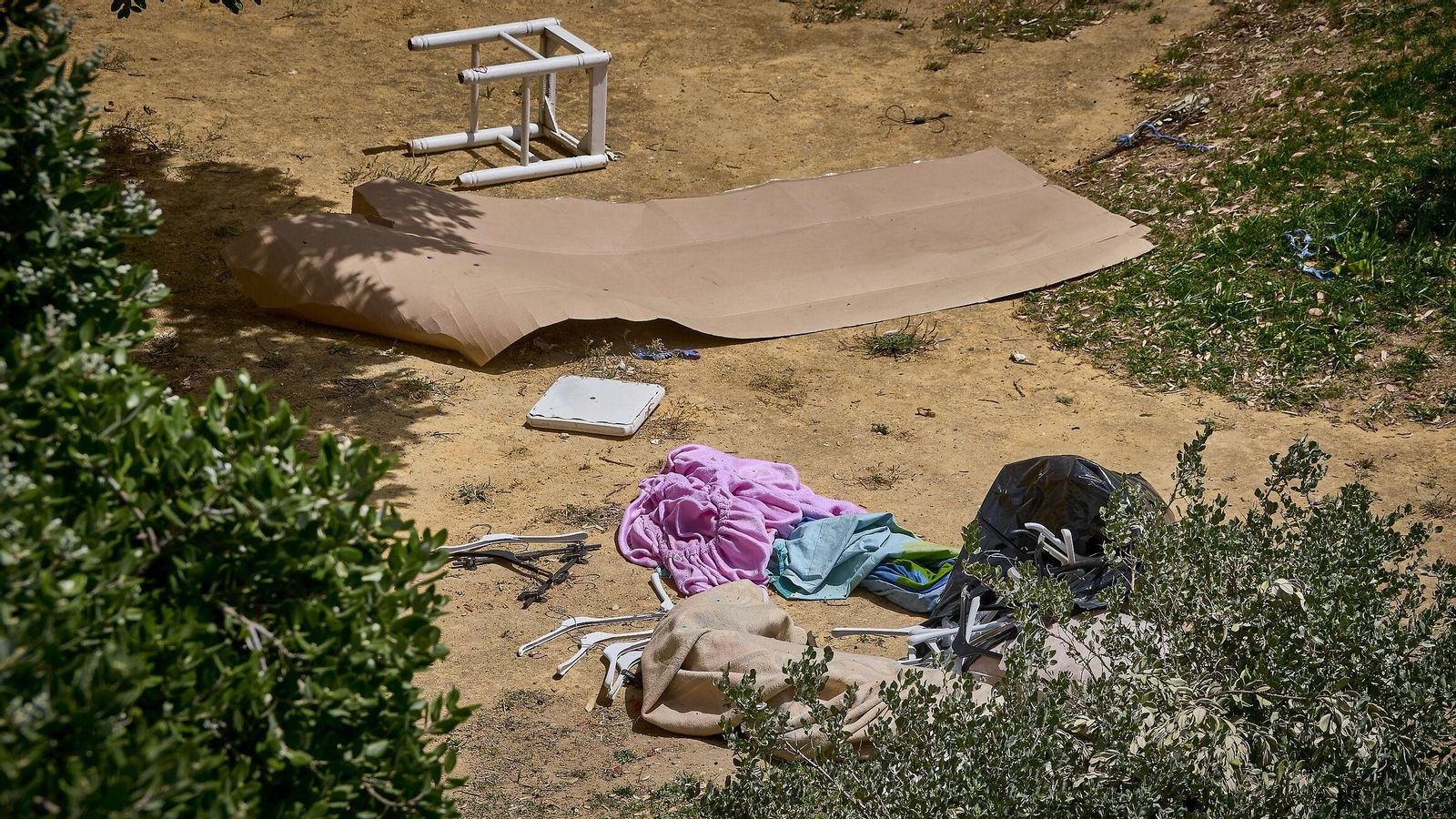 Restos de personas sin hogar que estuvieron viviendo en el entorno de las Puertas de Tierra en tiempos de Kichi. Restos de personas sin hogar que estuvieron viviendo en el entorno de las Puertas de Tierra en tiempos de Kichi.