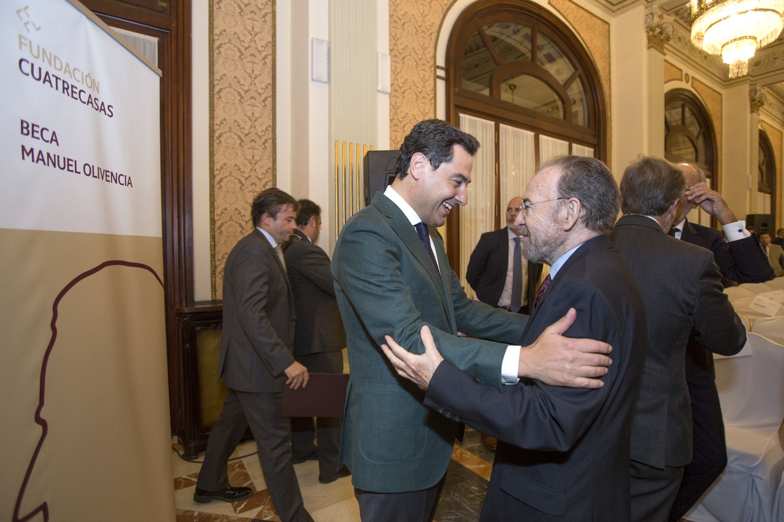 Las imágenes de la entrega de la Beca Manuel Olivencia