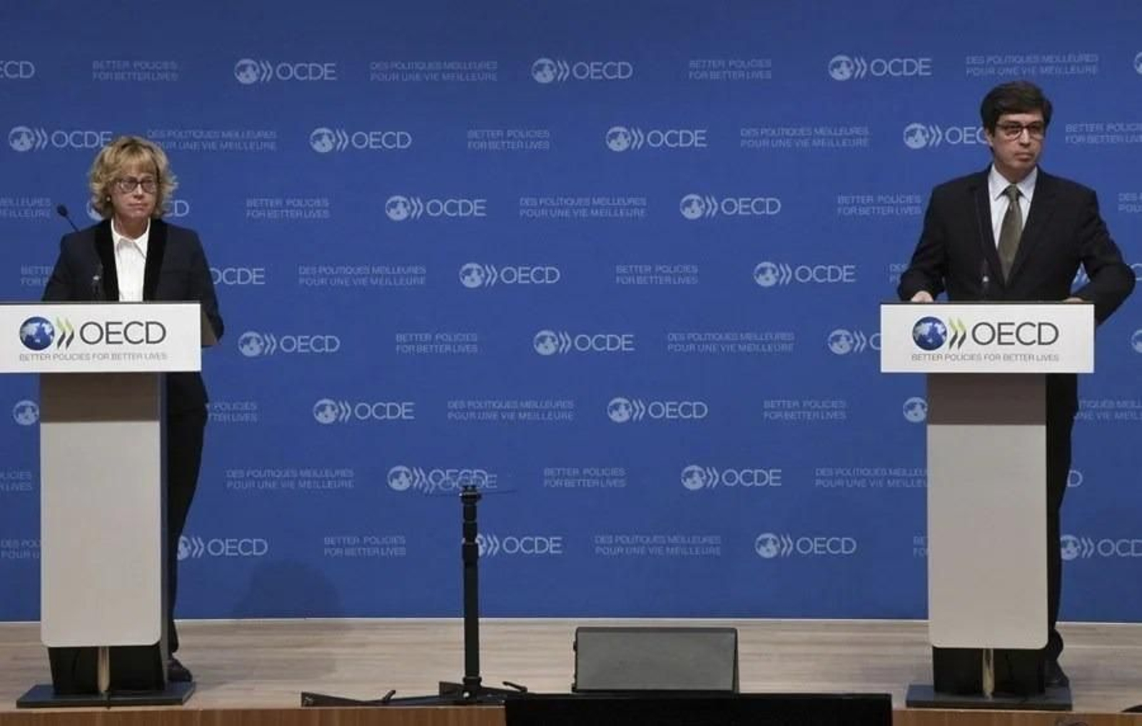 Responsables de la OCDE durante la presentación este martes del informe semestral de Perspectivas.