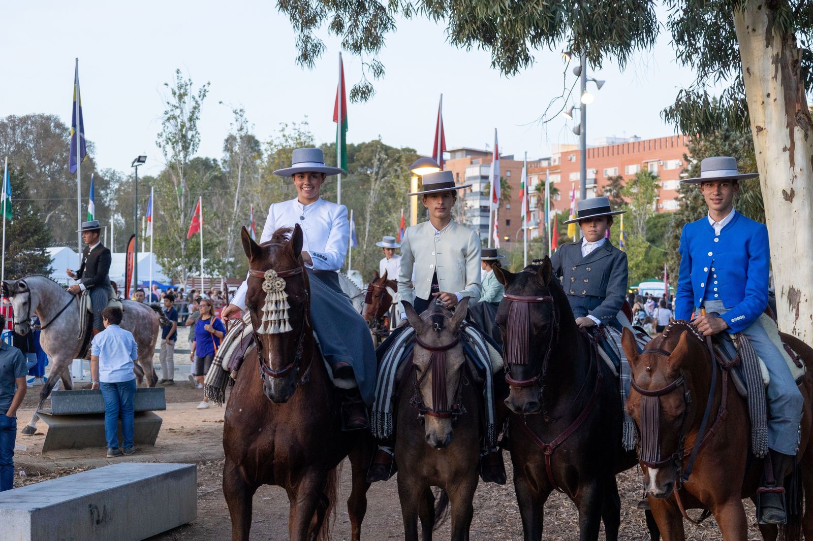 Feria del Caballo 2023: Imágenes del ambiente en la noche del sábado