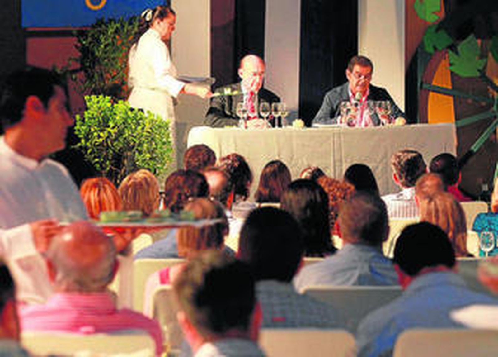 El Alcázar albergó ayer la Cata Magistral que ofreció la firma bodeguera Lustau.