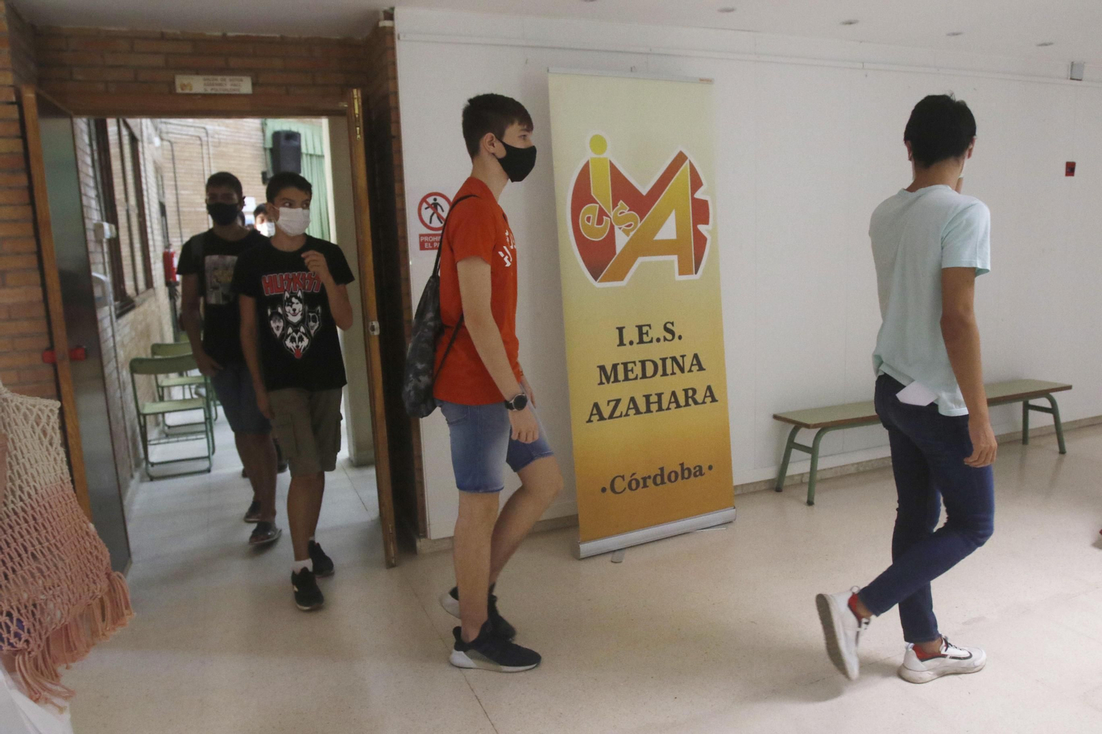 La vuelta al instituto en Córdoba en un curso marcado por el covid-19, en fotos
