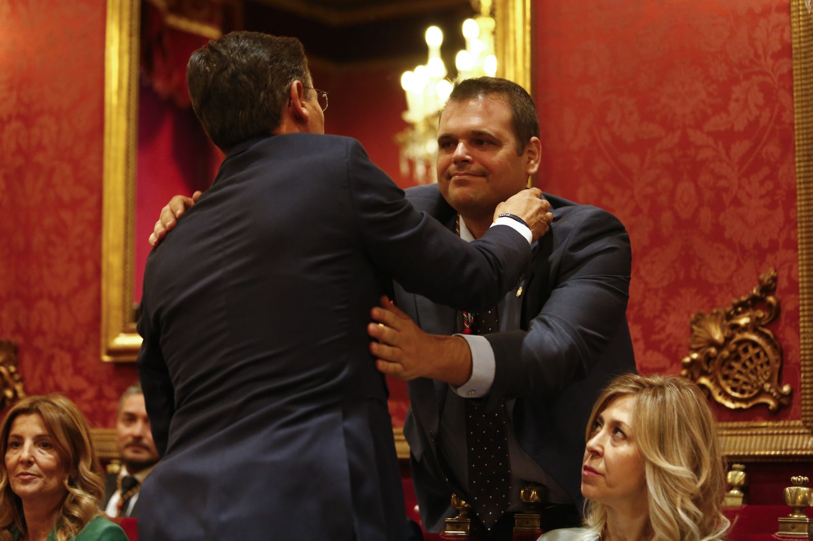 Las imágenes de la jornada de constitución del Ayuntamiento de Granada