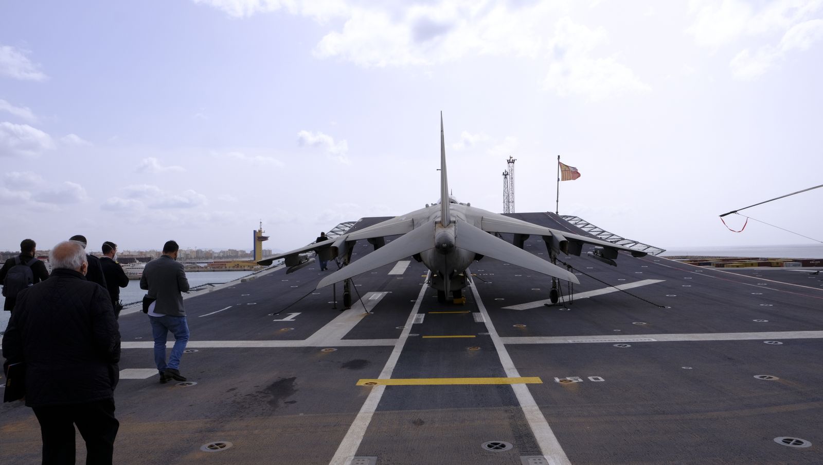 Fotogalería de la visita al portaaviones Juan Carlos I. Puerto de Almería.