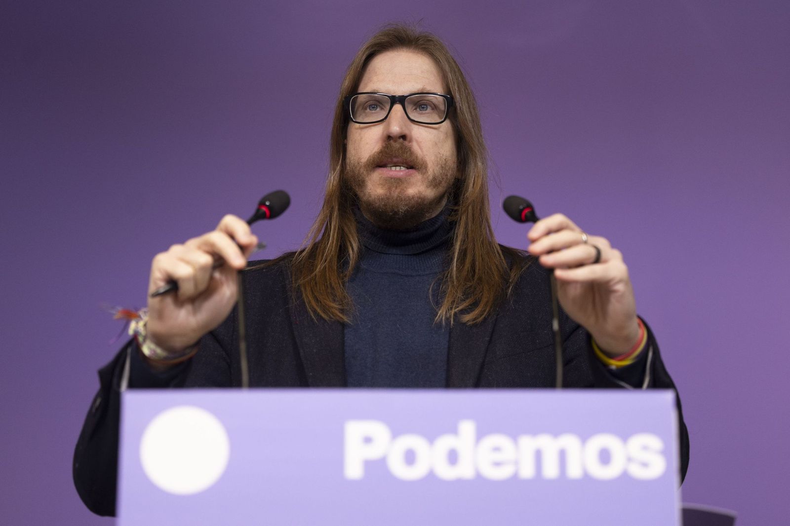El portavoz de Podemos, Pablo Fernández, asegura que su formación exigirá acabar con los CIE.