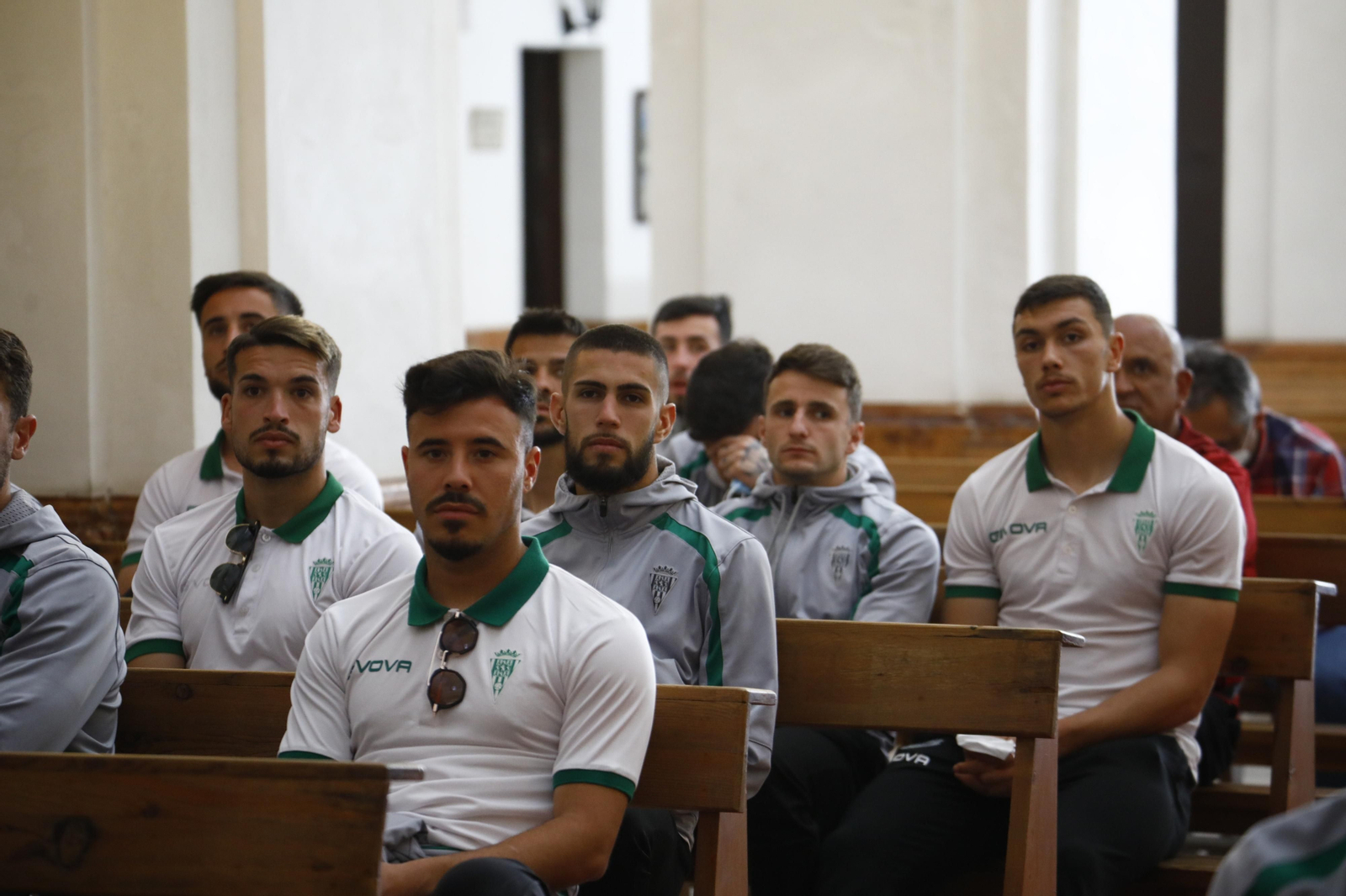 Las ofrendas del Córdoba CF a San Rafael y la Virgen de los Dolores, en imágenes