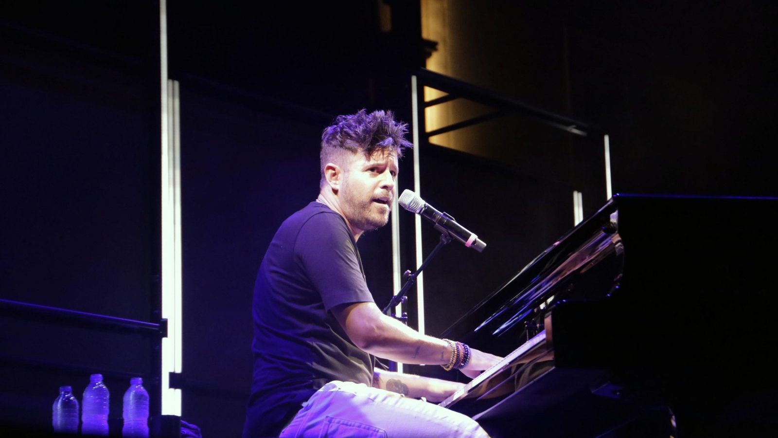 Pablo López, al piano en un concierto.